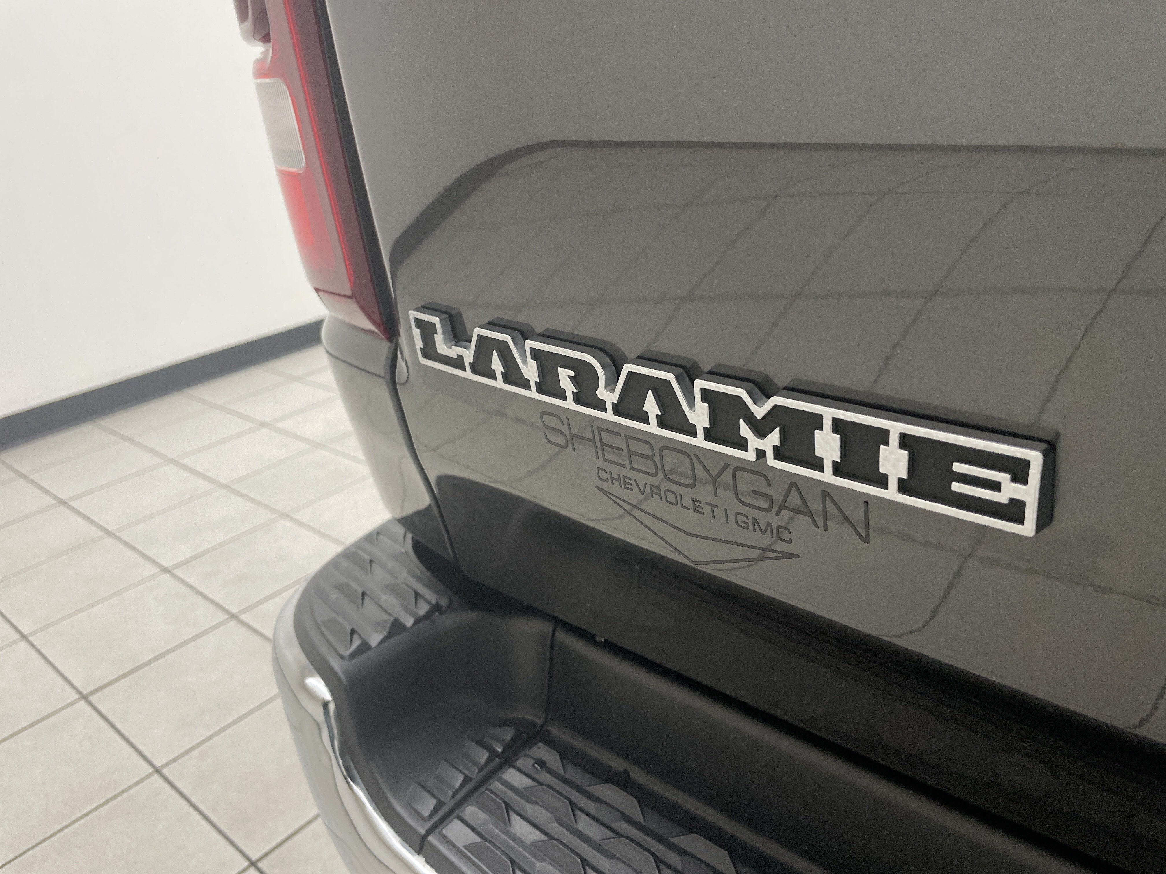 2022 RAM 1500 Laramie Crew Cab 4x4 5'7" Box