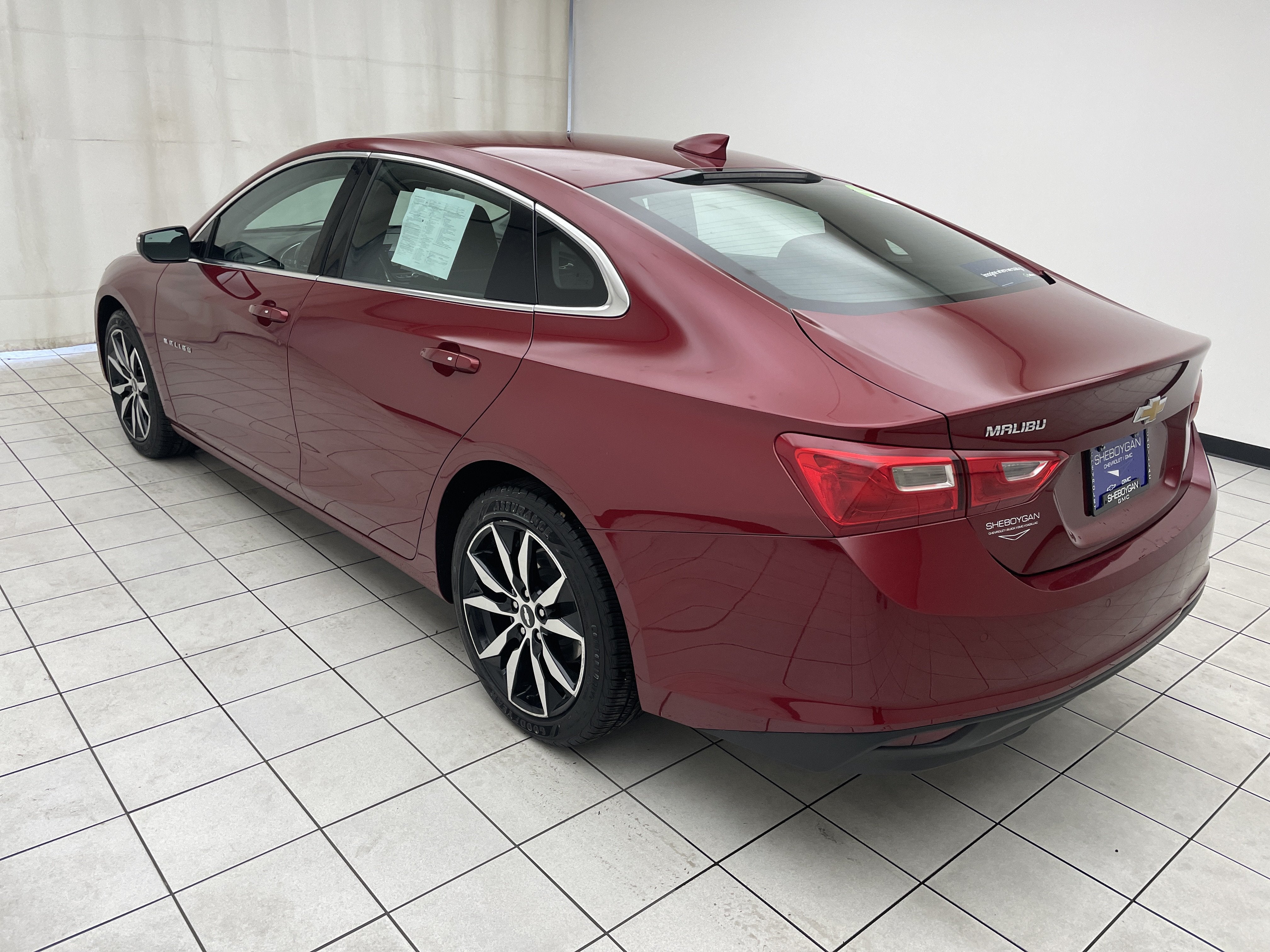 Used 2018 Chevrolet Malibu 1LT with VIN 1G1ZD5STXJF275611 for sale in Sheboygan, WI