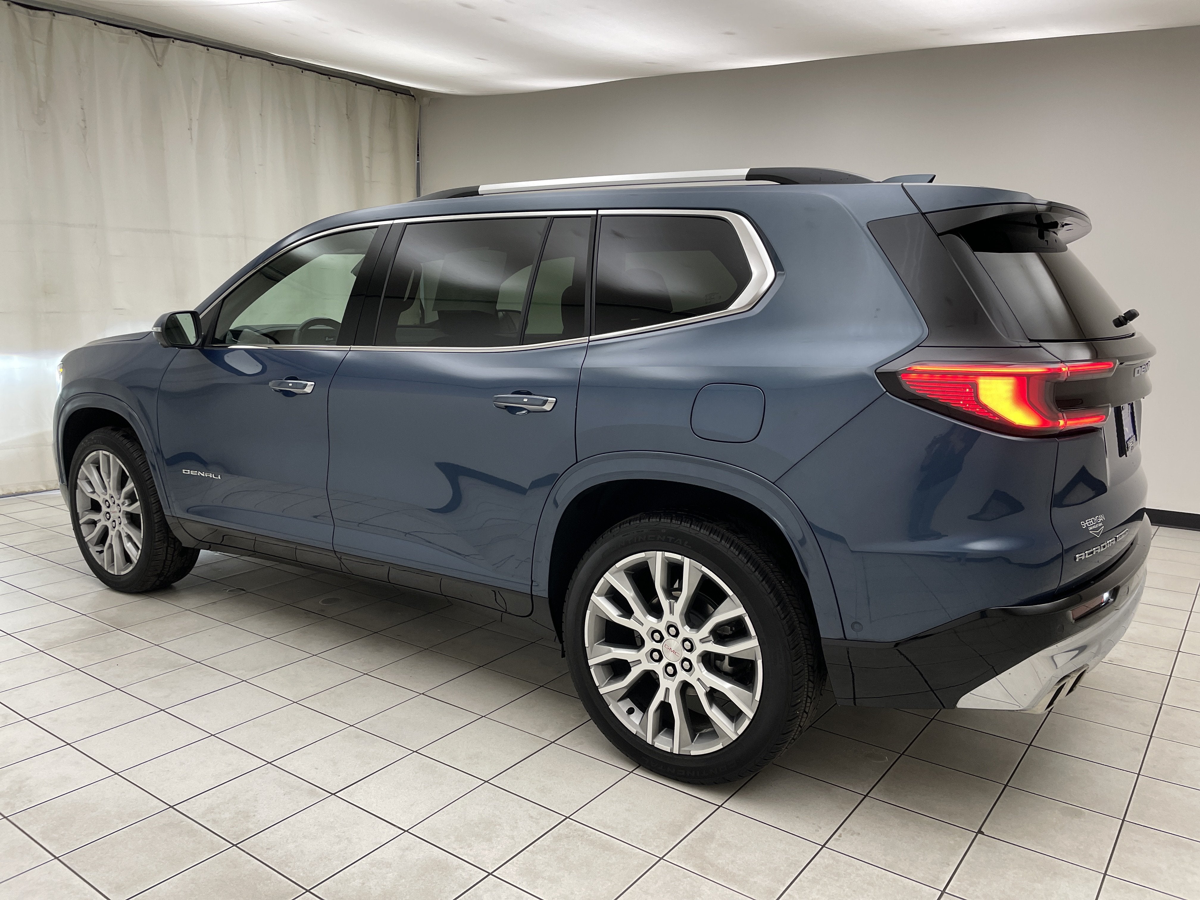 2025 GMC Acadia Denali