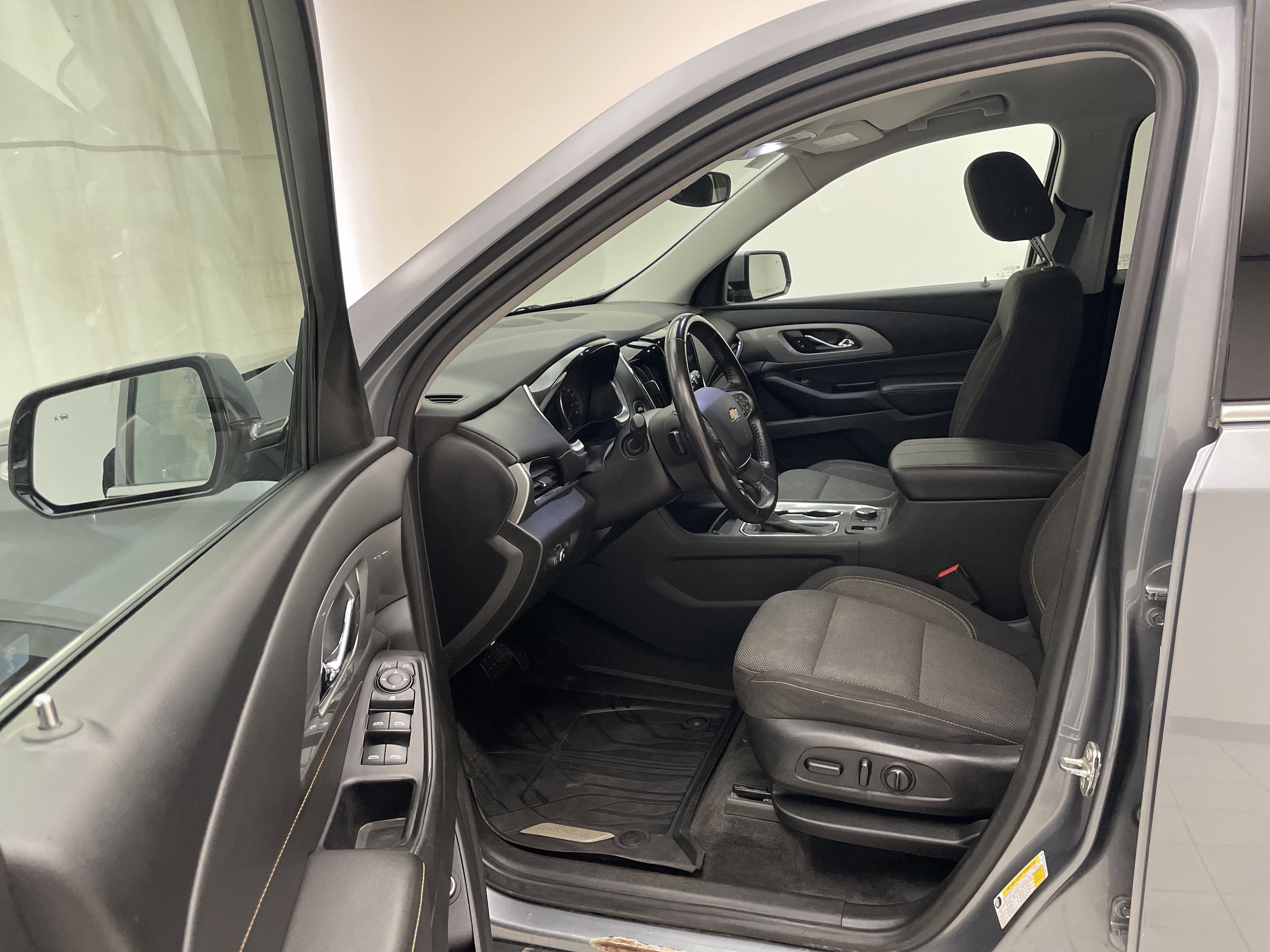 2020 Chevrolet Traverse 1LT - Photo 10
