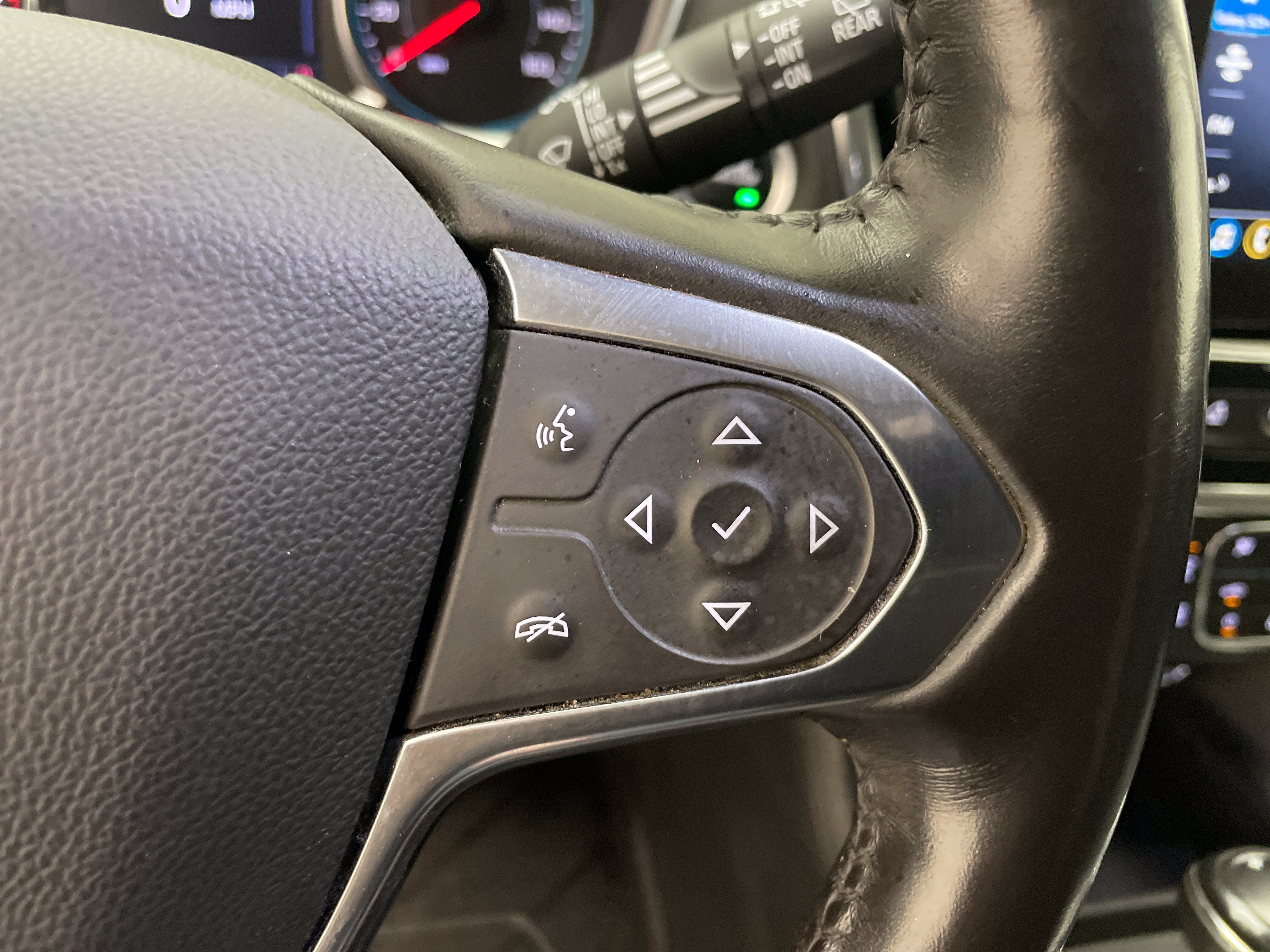 2020 Chevrolet Traverse 1LT - Photo 11
