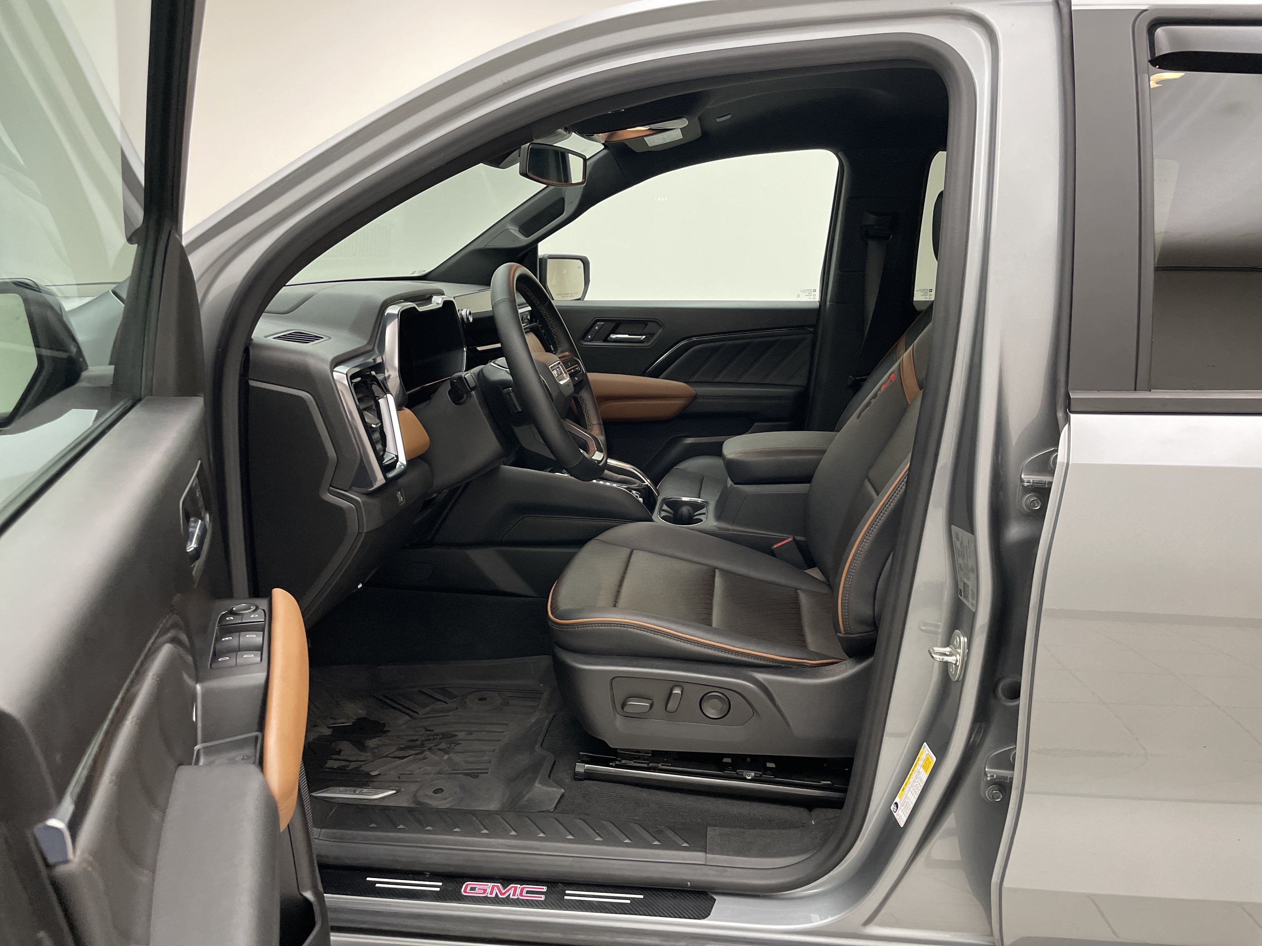 2023 GMC Canyon 4WD AT4