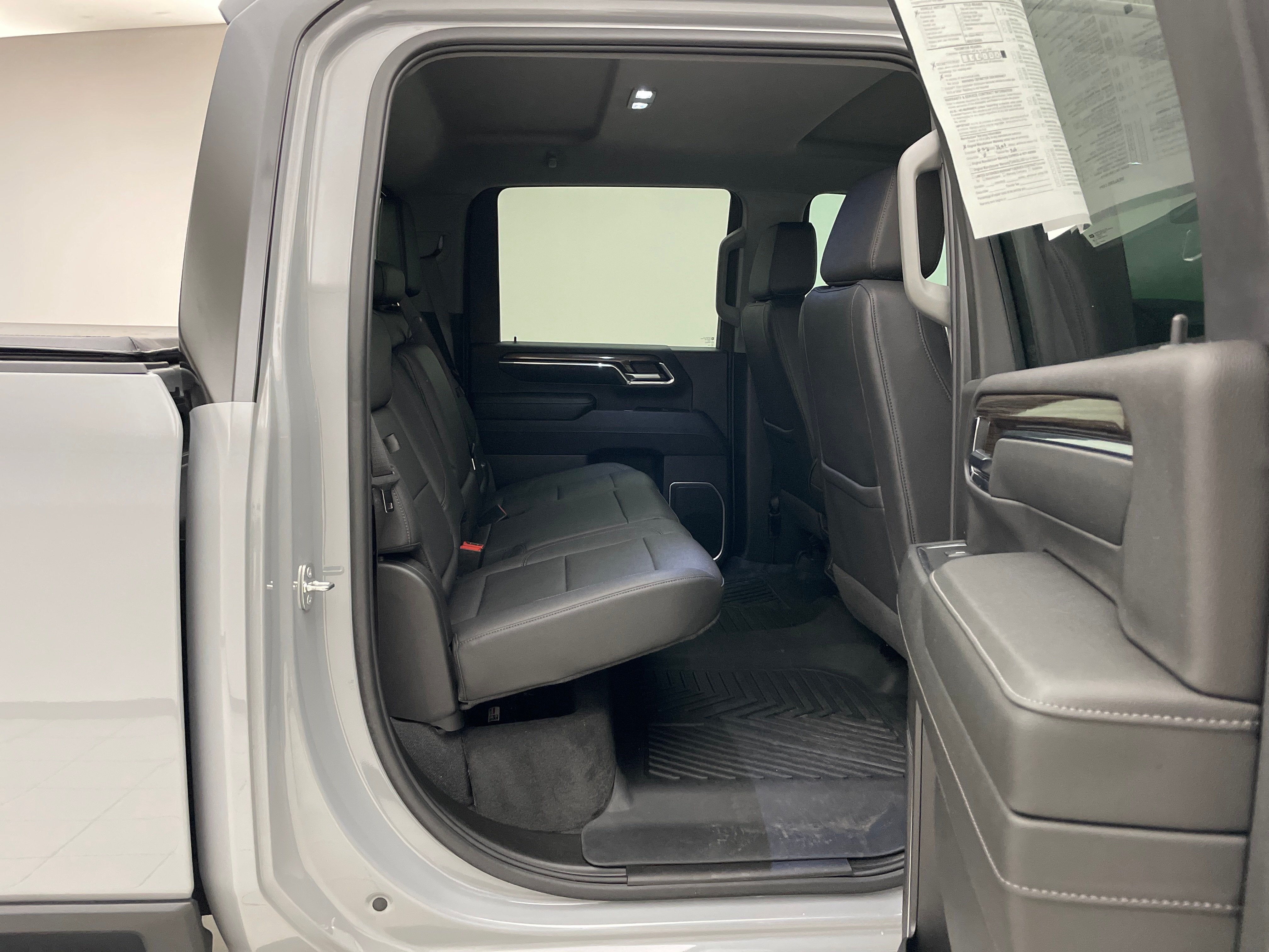 2024 Chevrolet Silverado 3500HD LT - Photo 30