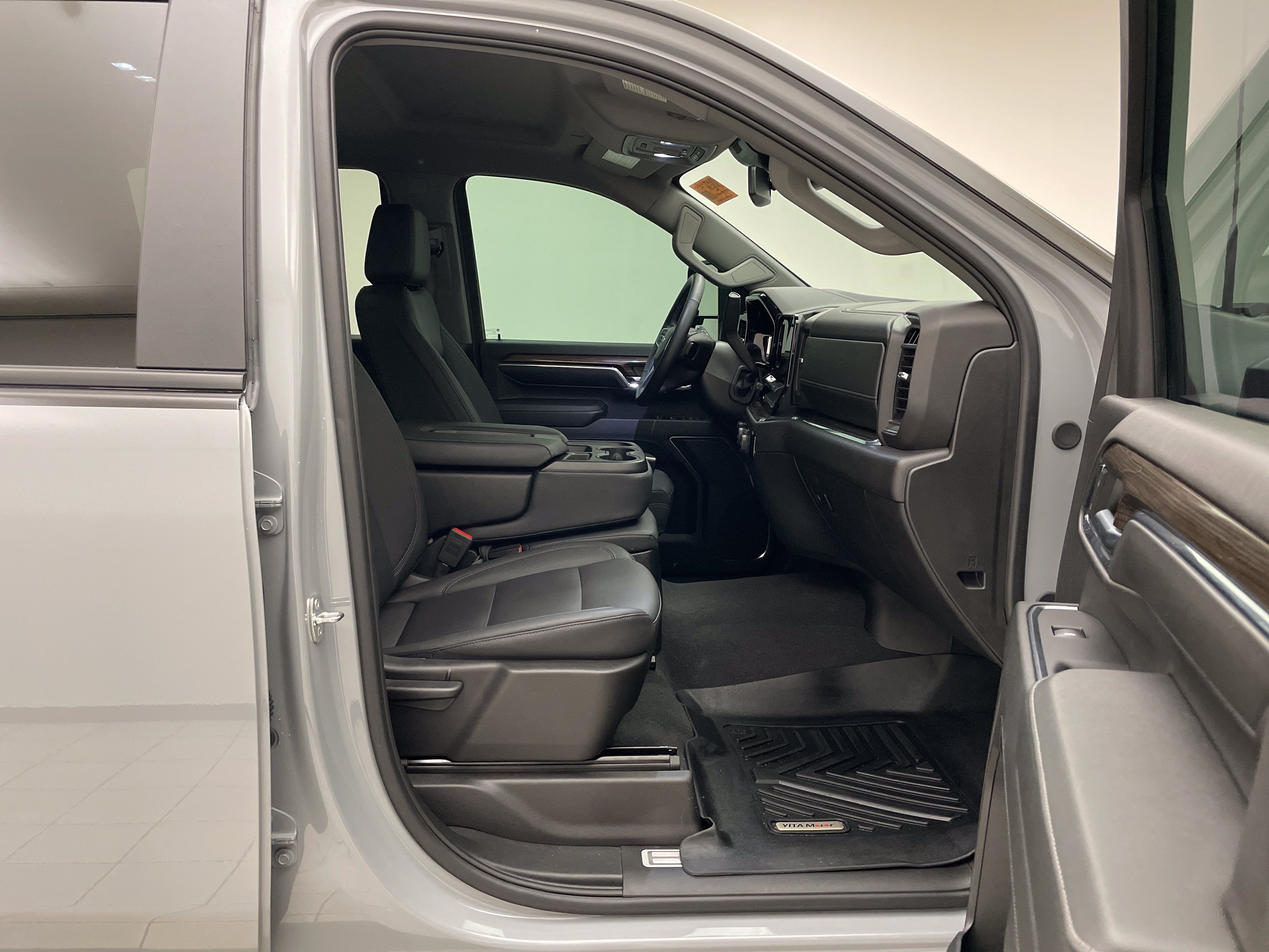 2024 Chevrolet Silverado 3500HD LT - Photo 31