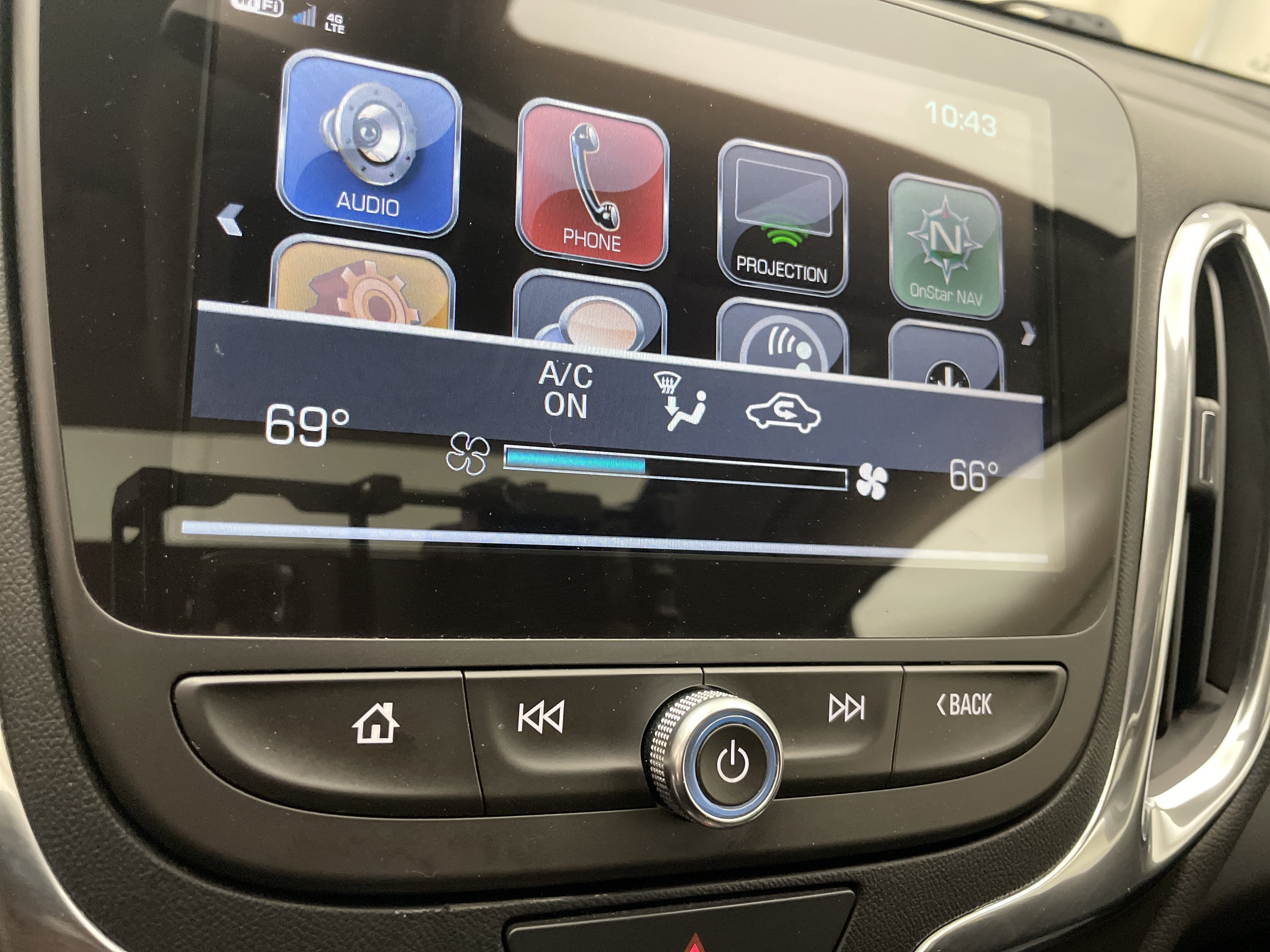2018 Chevrolet Equinox LT - Photo 17