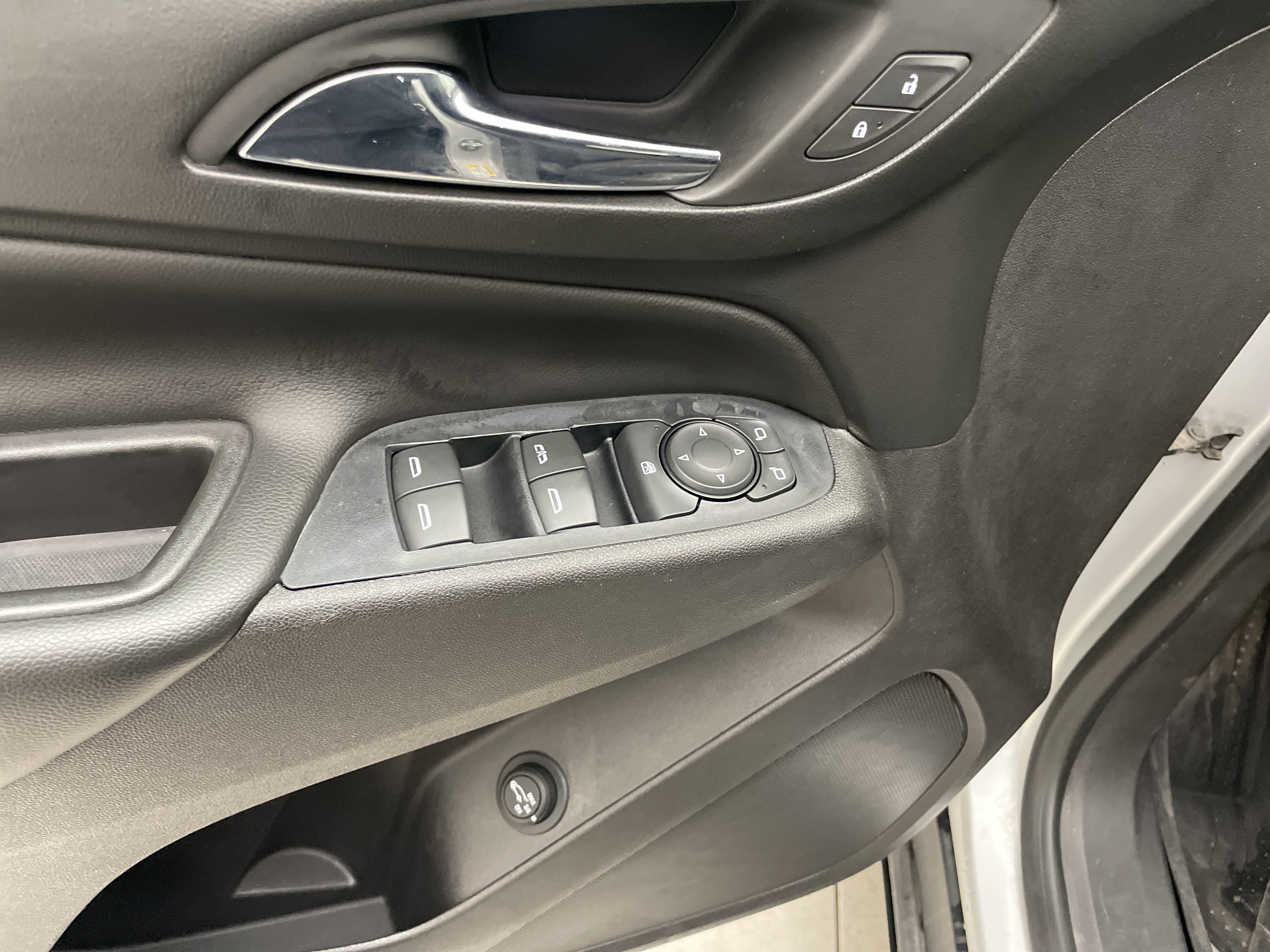 2018 Chevrolet Equinox LT - Photo 25