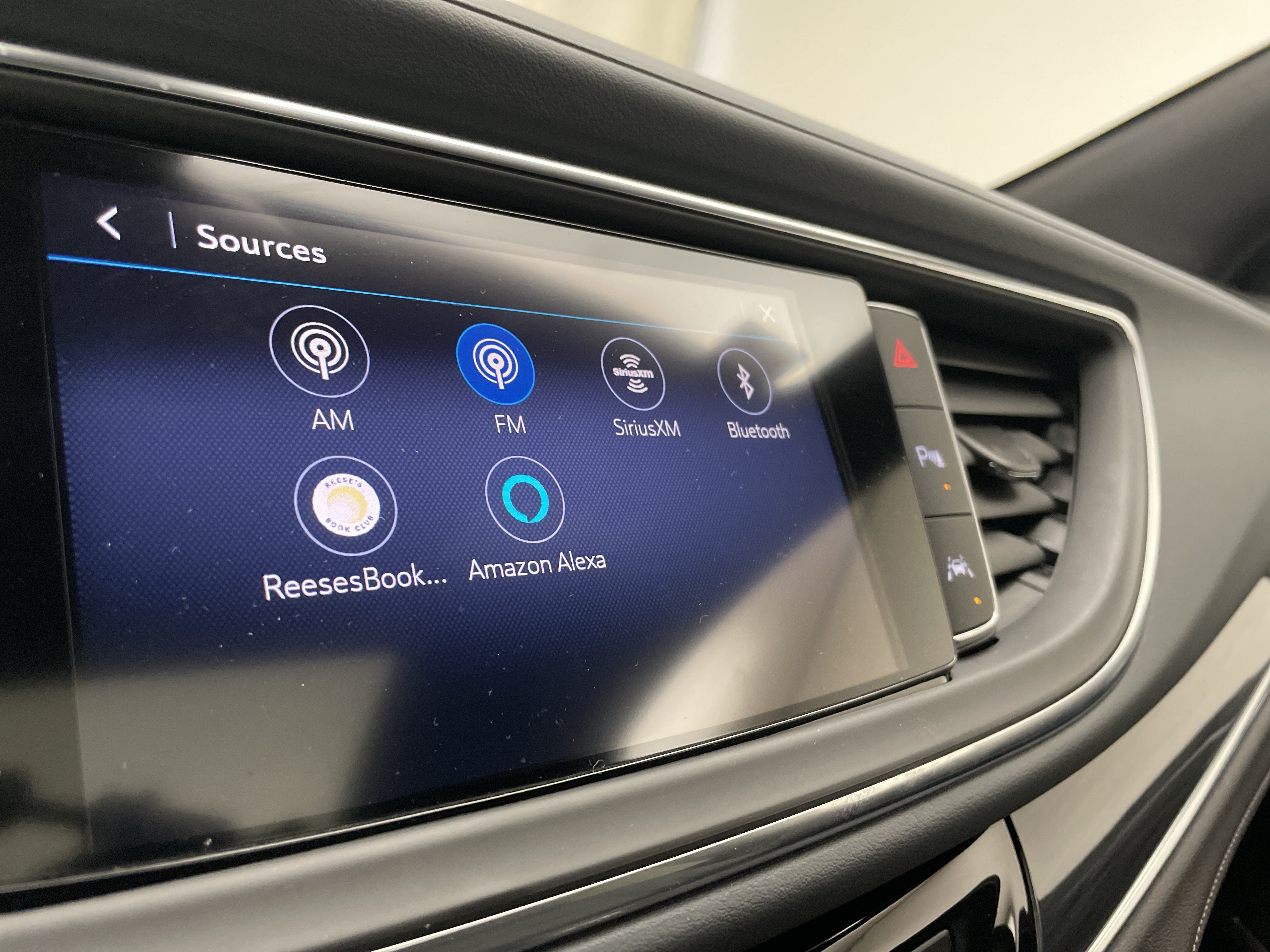 2023 Buick Enclave Essence - Photo 17
