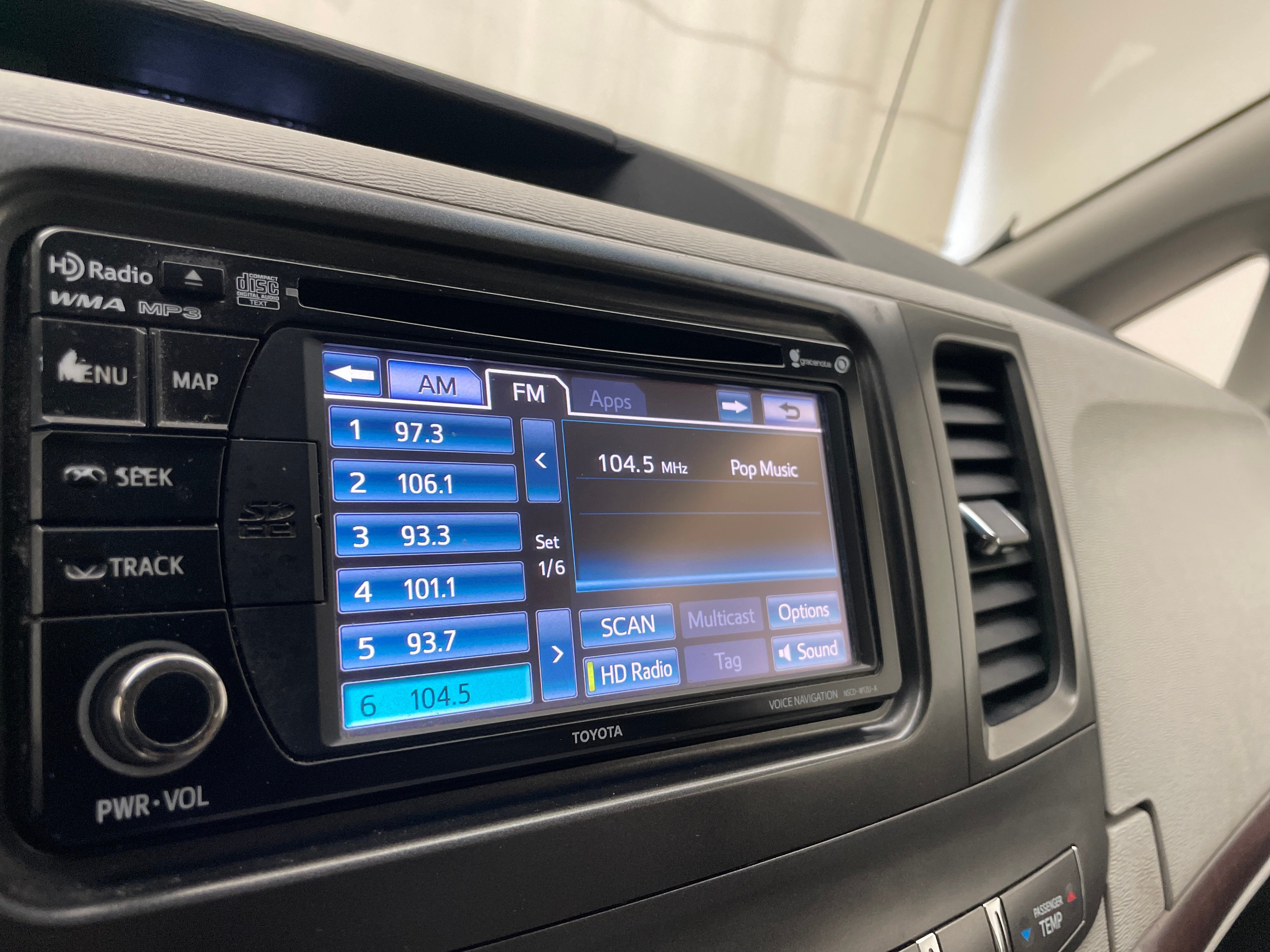2013 Toyota Sienna XLE V6 8 Passenger