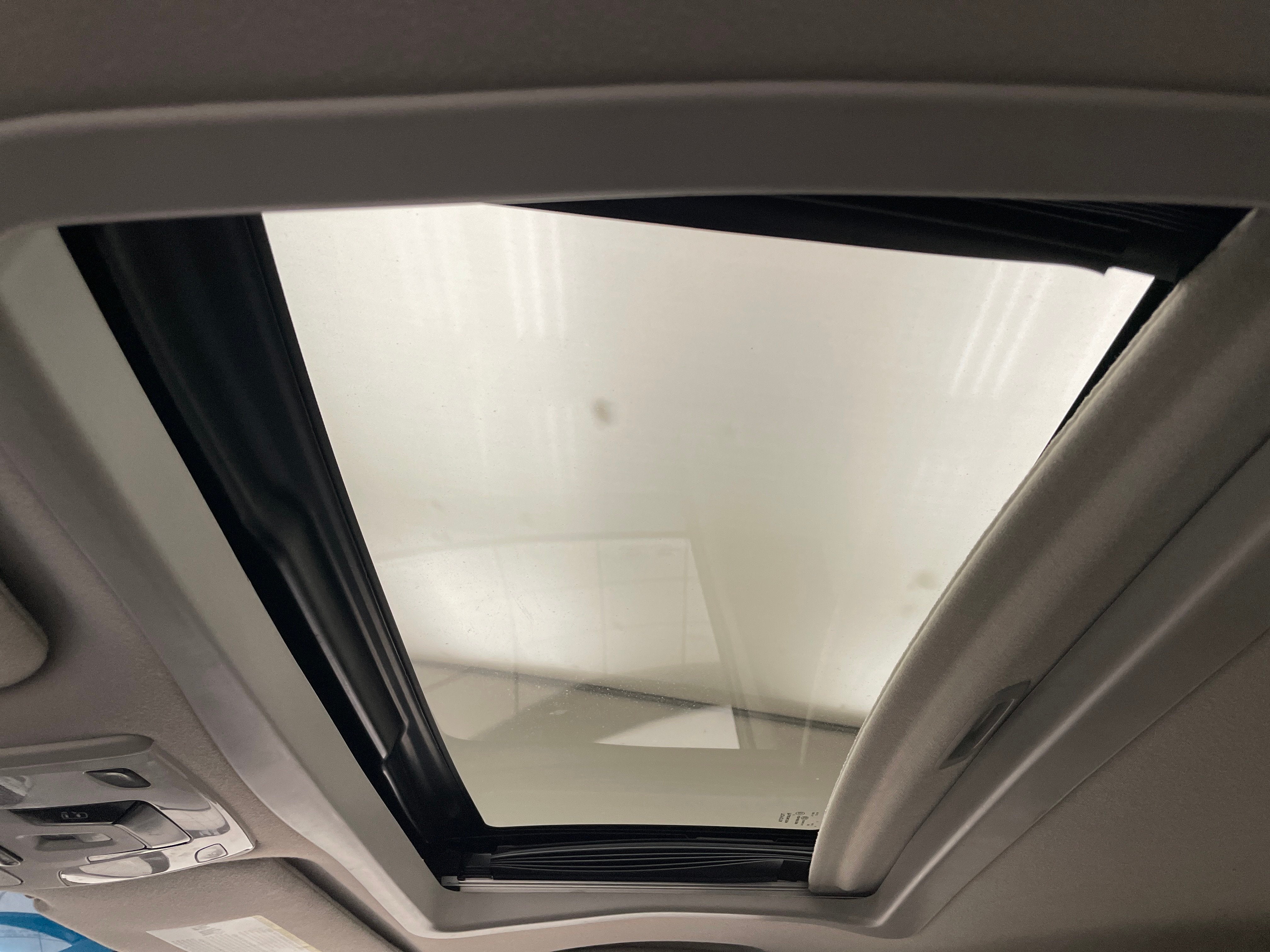2013 Toyota Sienna XLE V6 8 Passenger