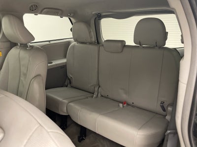 2013 Toyota Sienna XLE V6 8 Passenger
