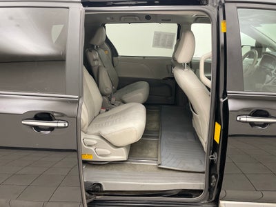 2013 Toyota Sienna XLE V6 8 Passenger