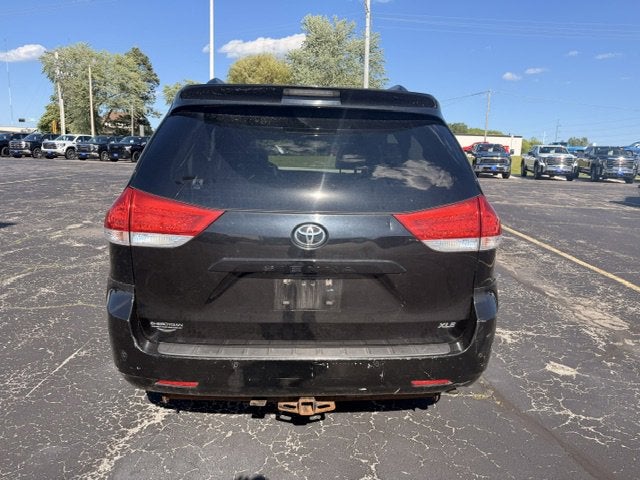 2013 Toyota Sienna XLE V6 8 Passenger