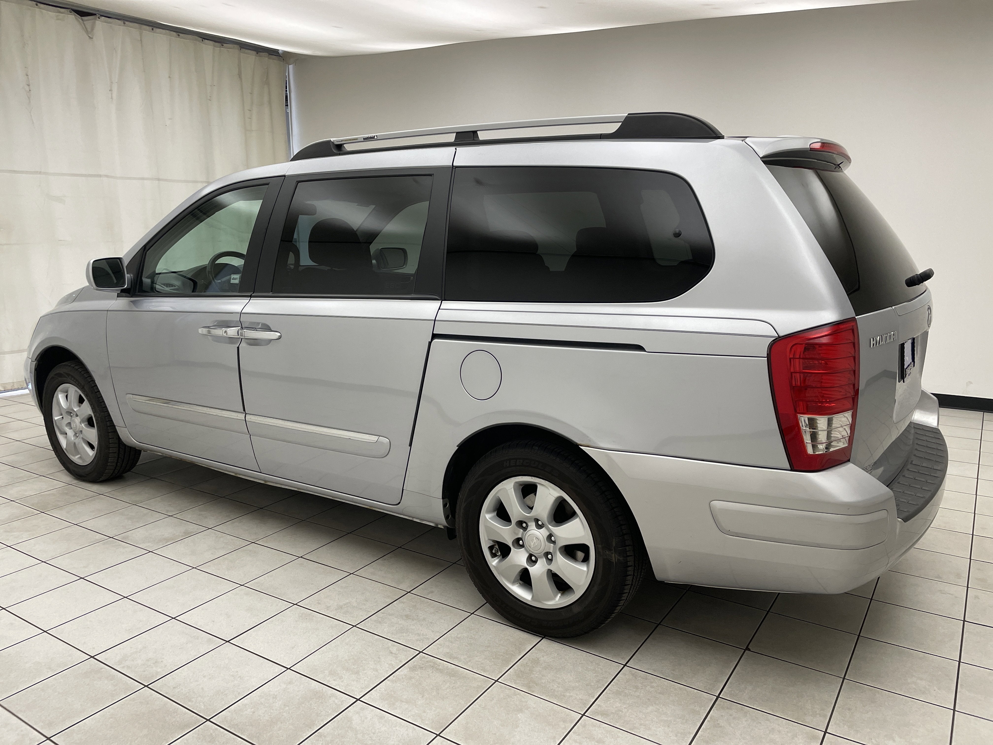 2007 Hyundai Entourage GLS