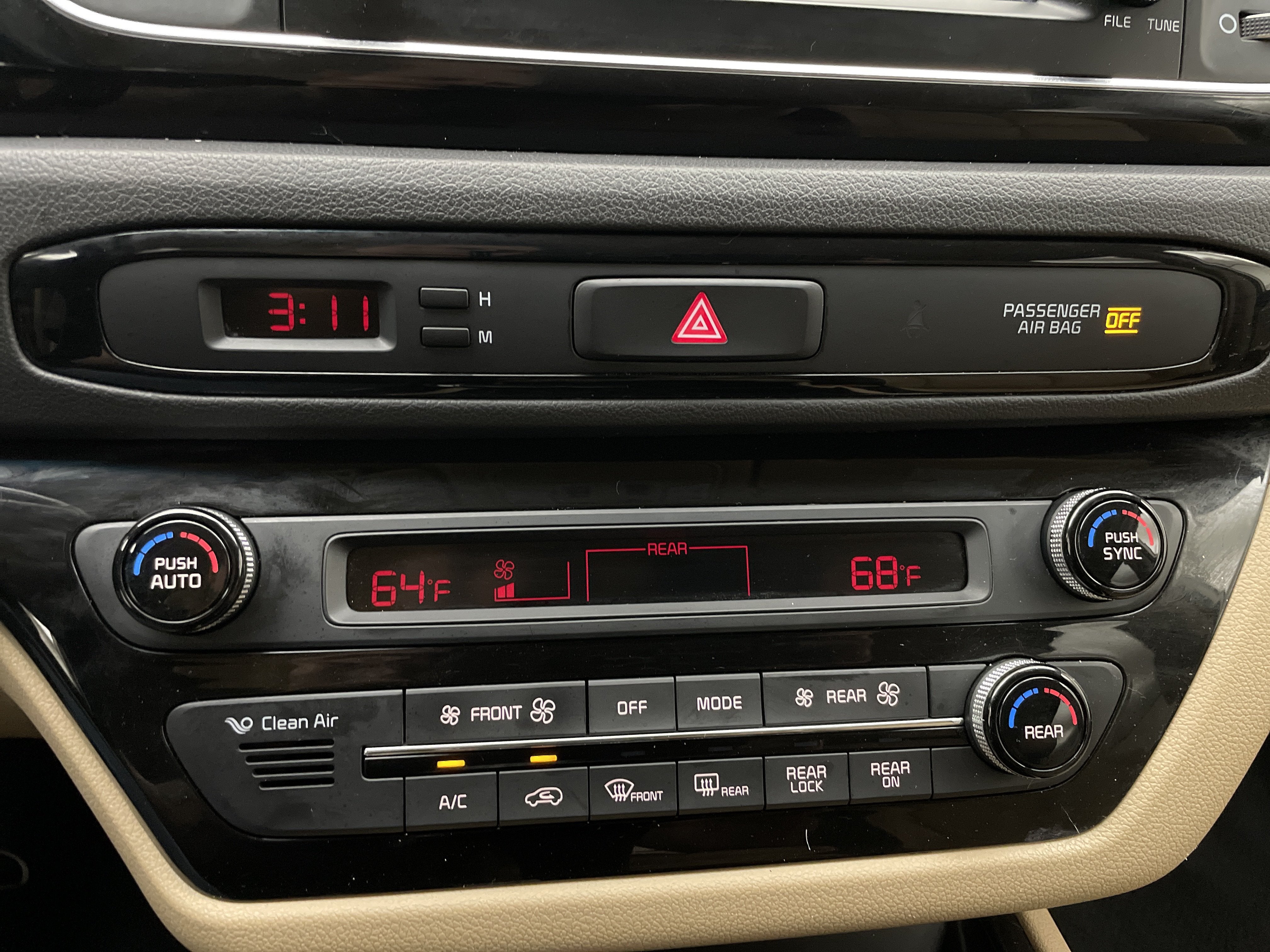 2017 Kia Sedona EX - Photo 18