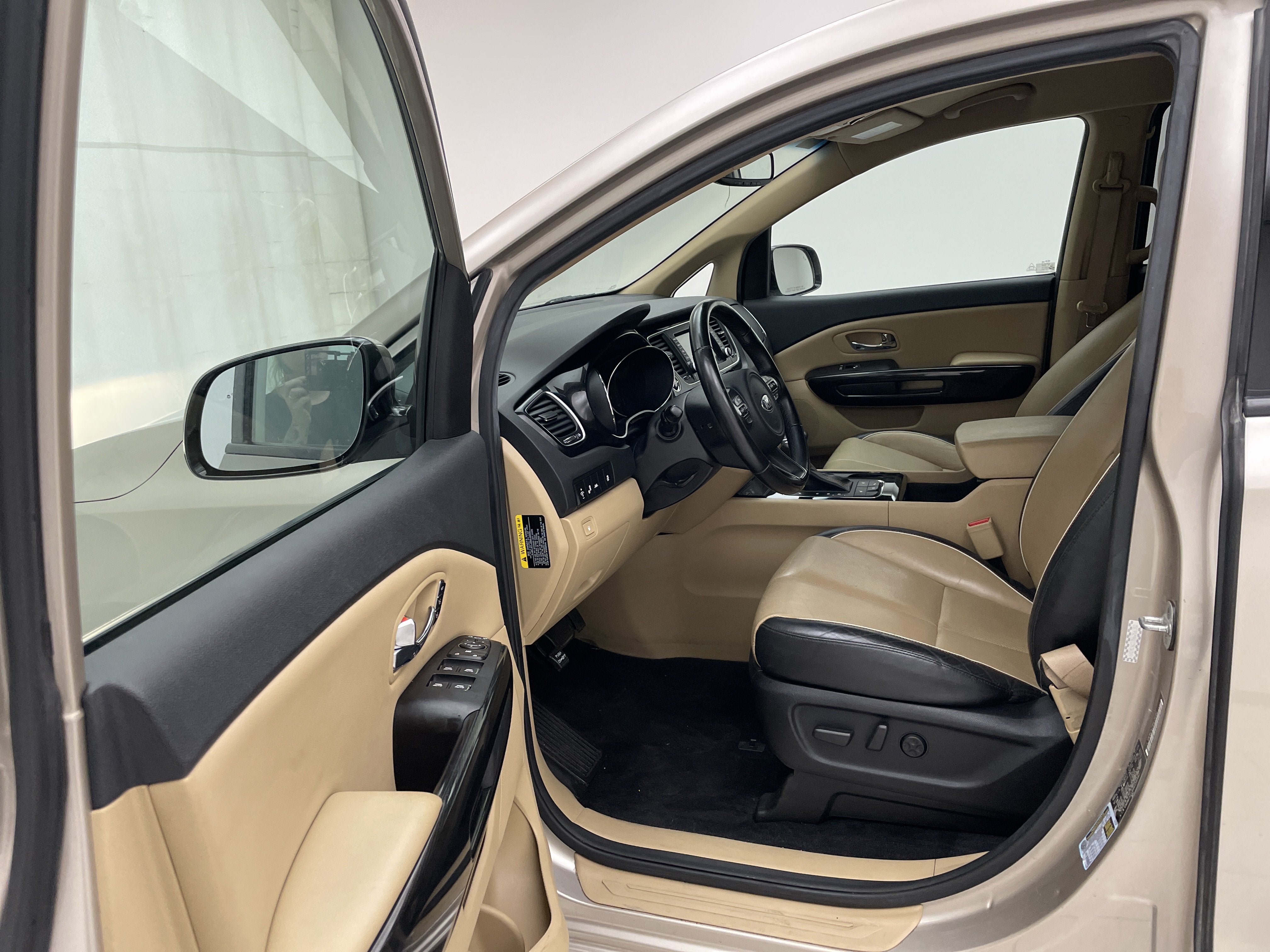 2017 Kia Sedona EX - Photo 23