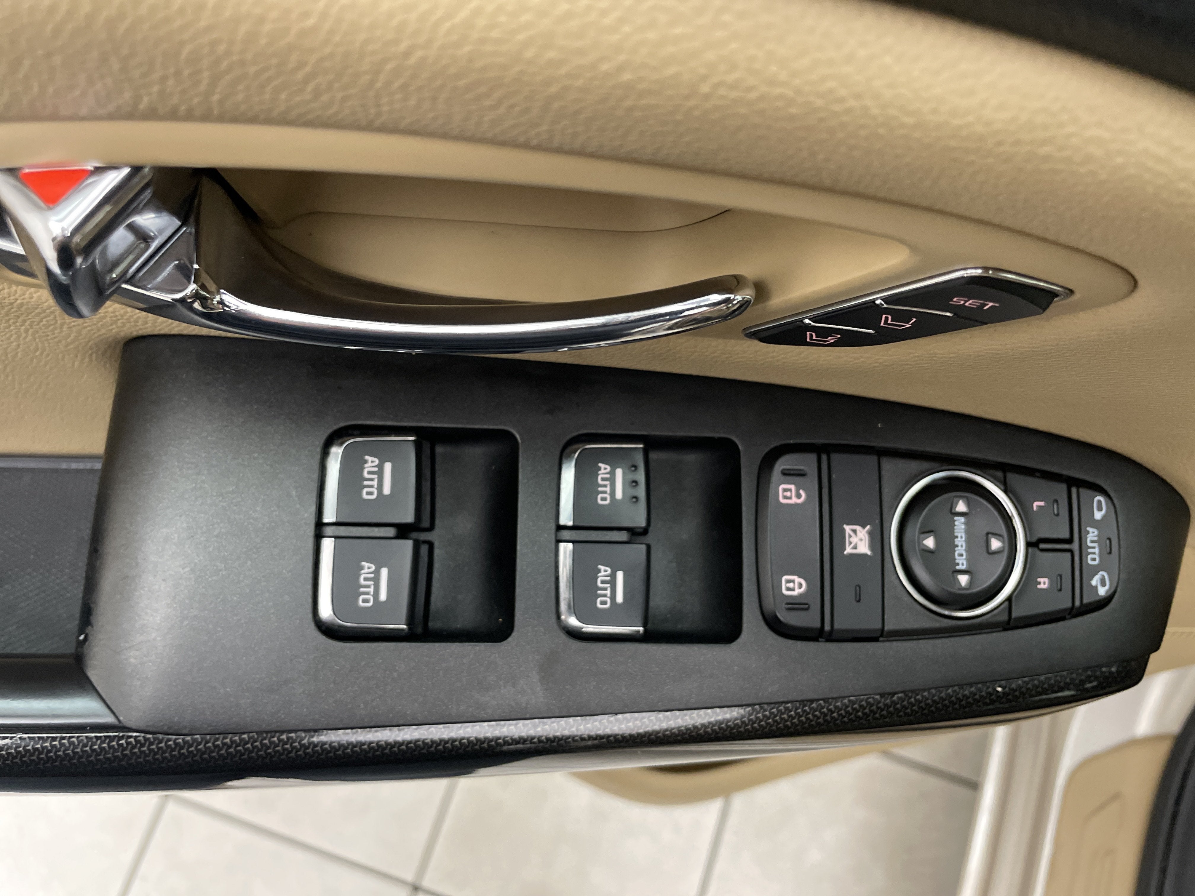 2017 Kia Sedona EX - Photo 24