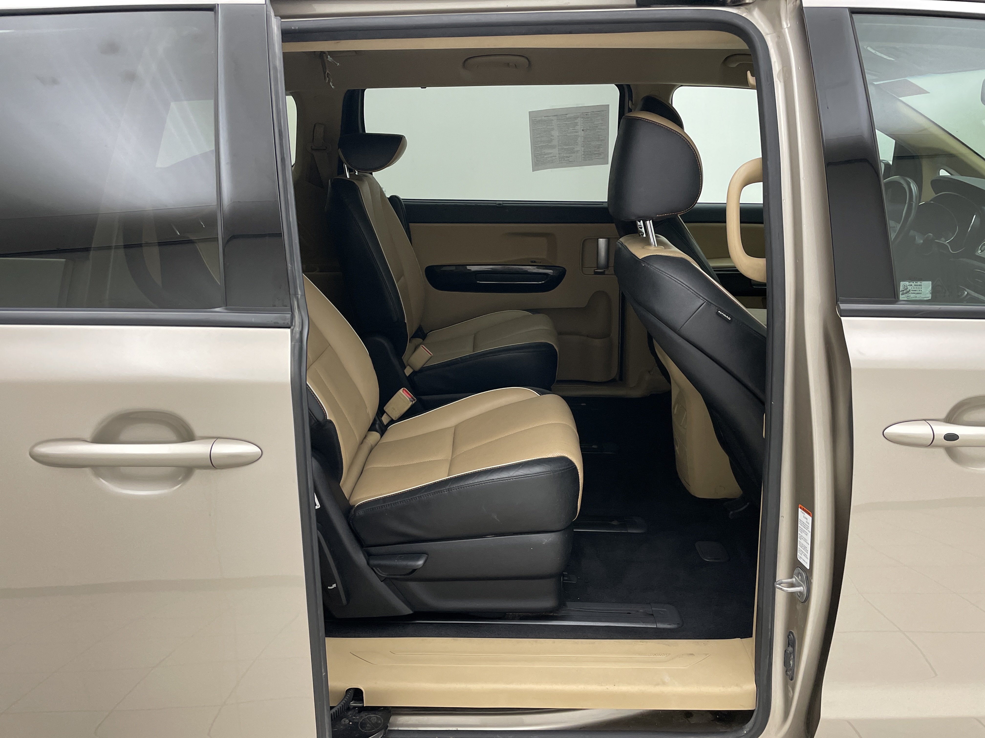 2017 Kia Sedona EX - Photo 28