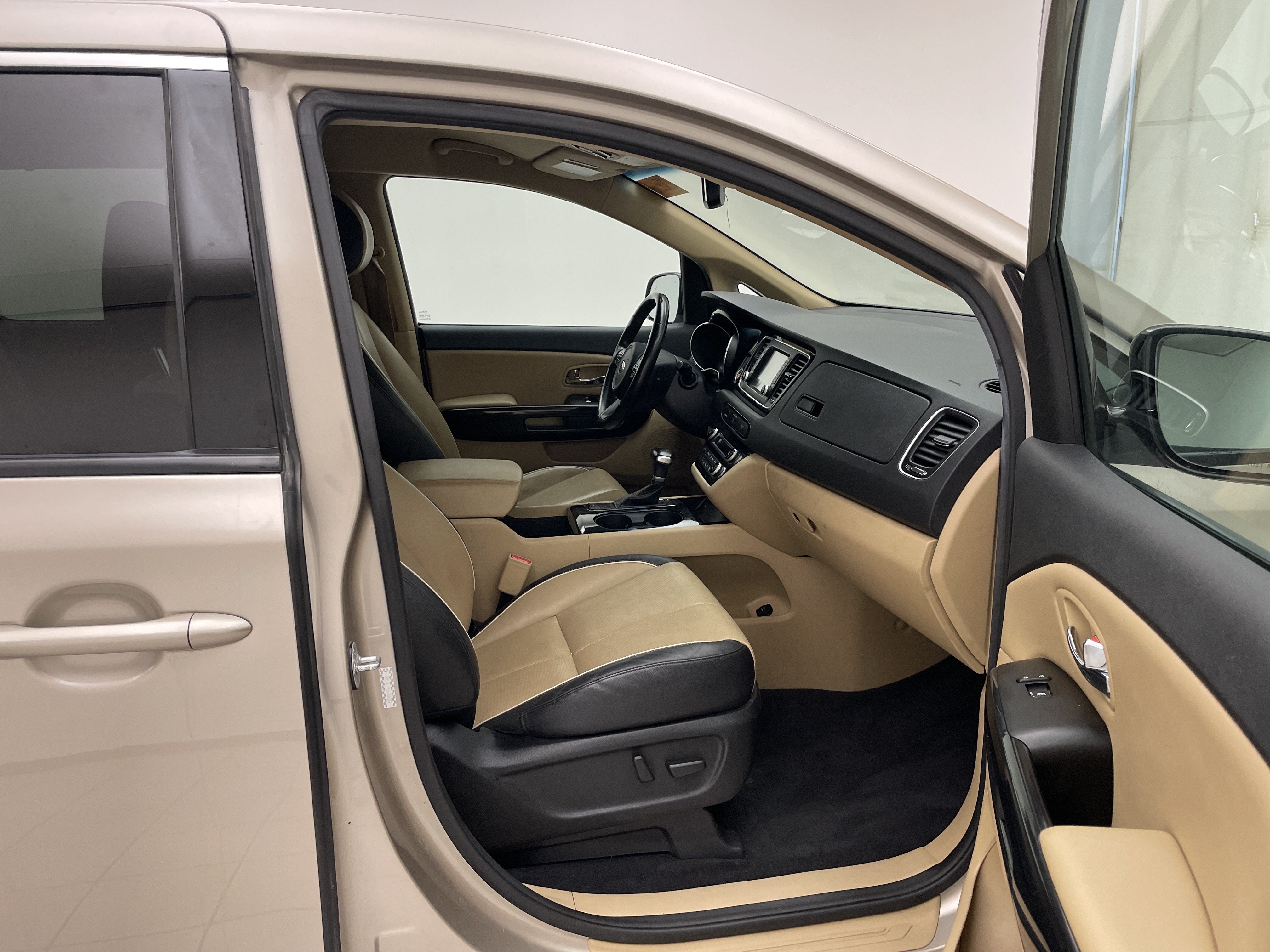 2017 Kia Sedona EX - Photo 29