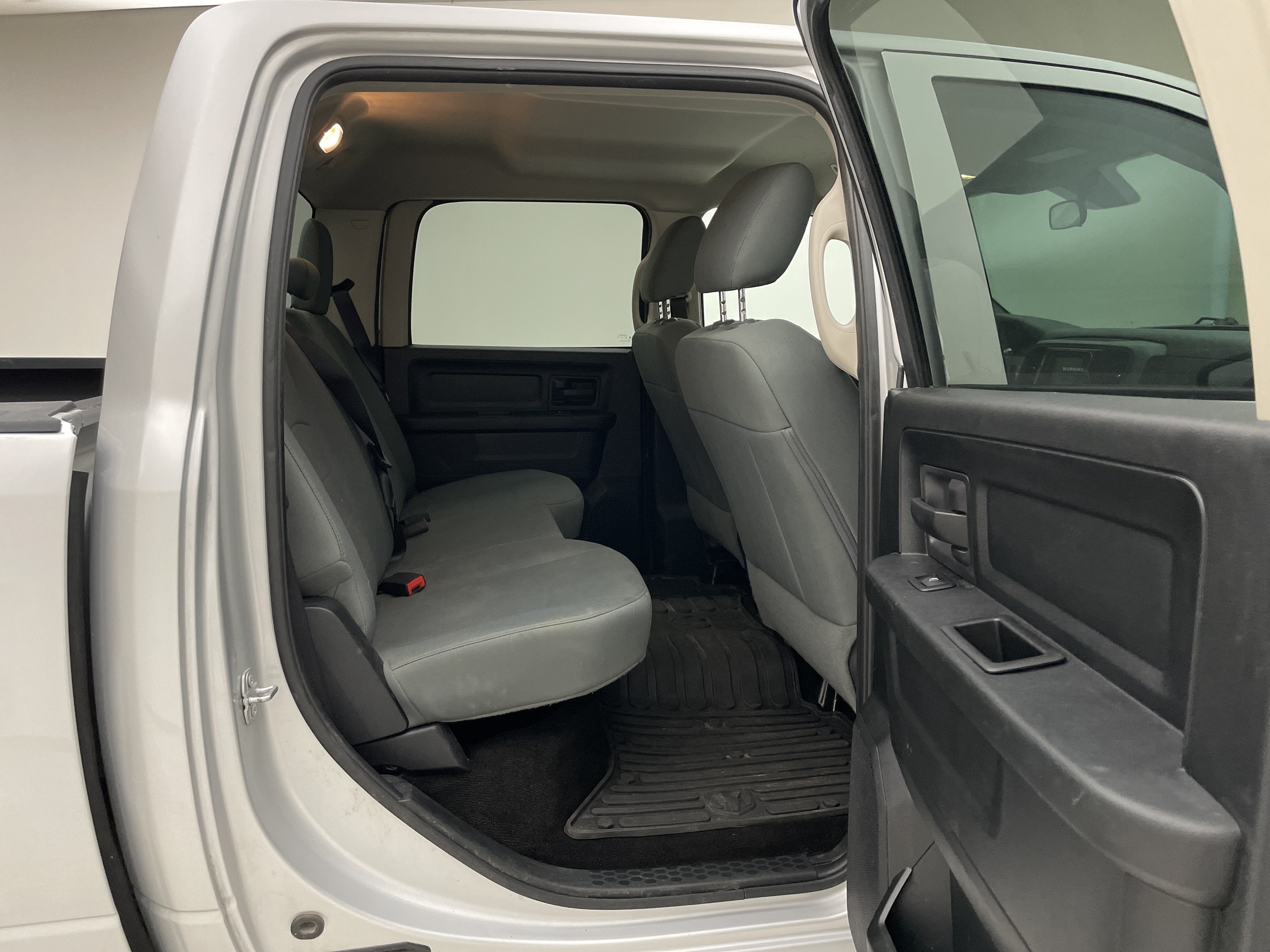 2017 RAM 1500 Express Crew Cab 4x4 5'7' Box