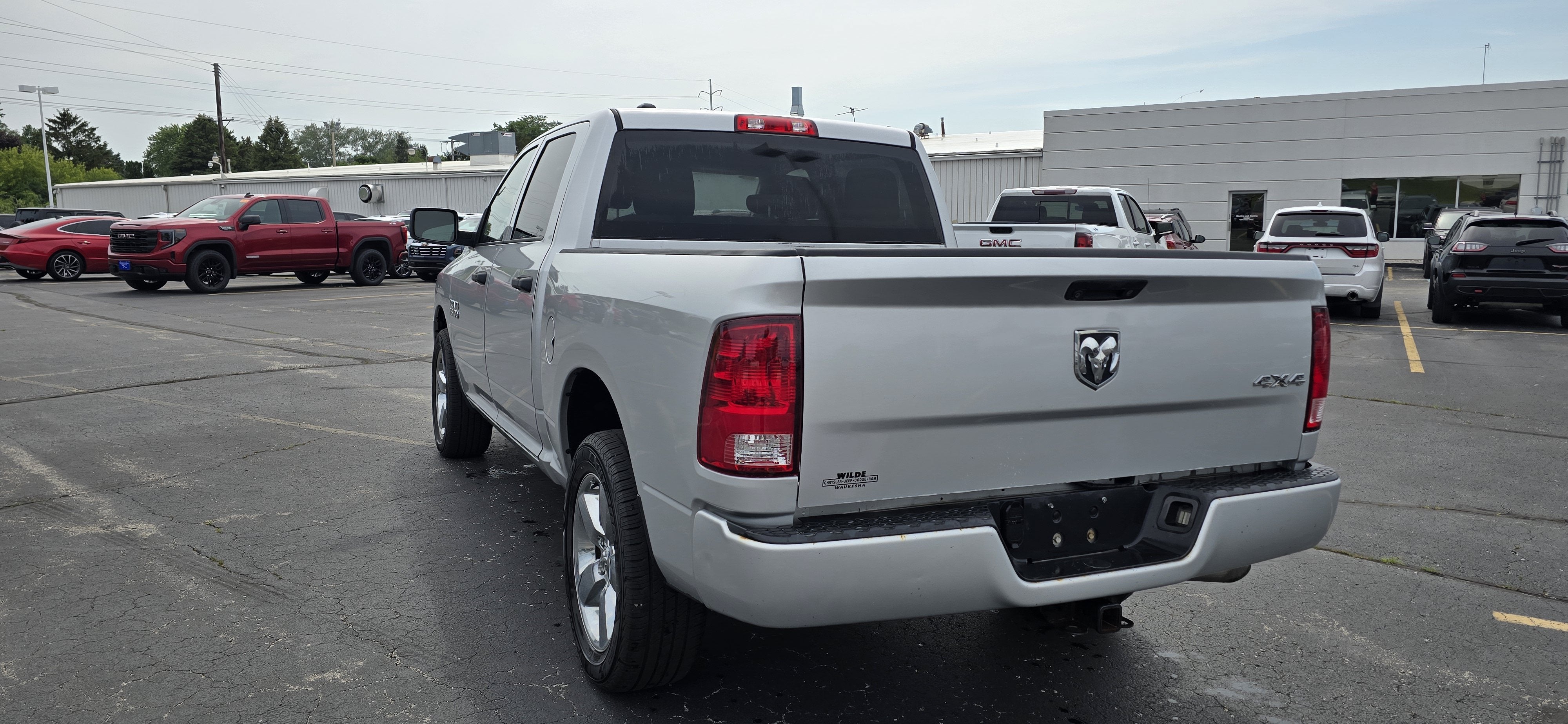 2017 RAM 1500 Express Crew Cab 4x4 5'7' Box