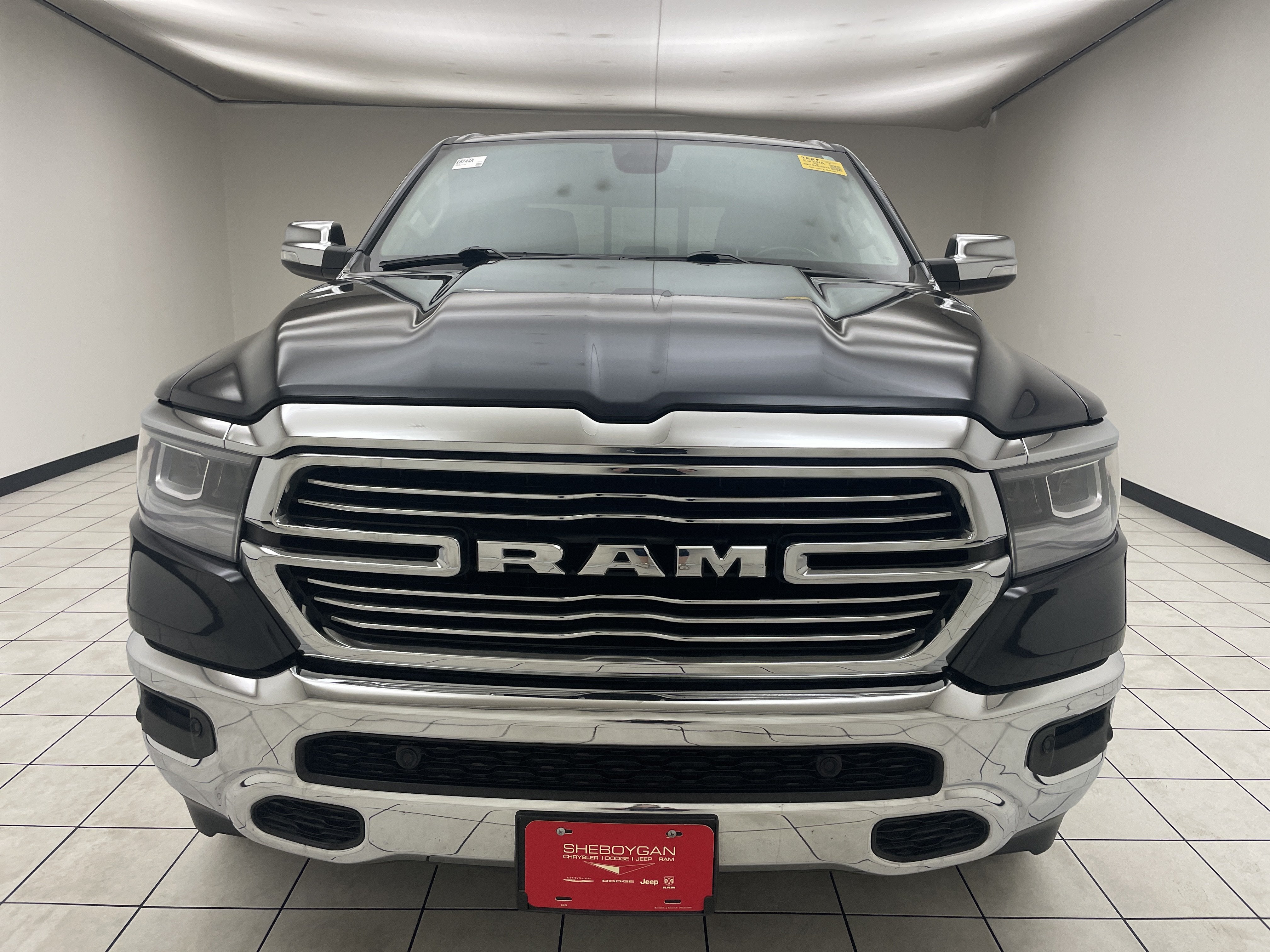 2019 RAM 1500 Laramie Crew Cab 4x4 5'7' Box