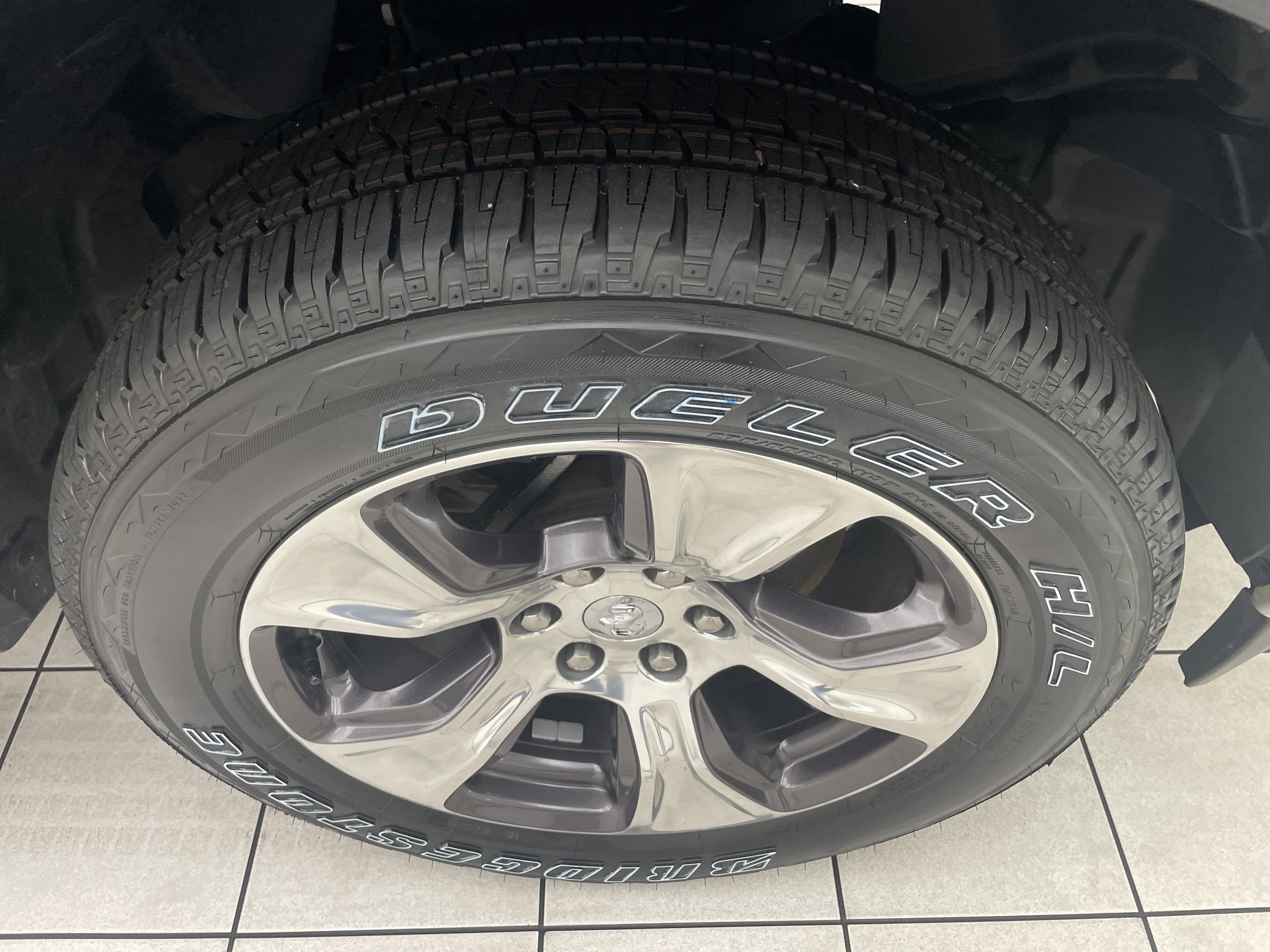 2019 RAM 1500 Laramie Crew Cab 4x4 5'7' Box
