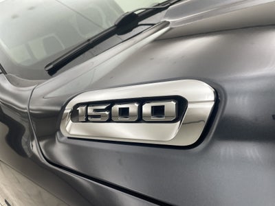 2019 RAM 1500 Laramie Crew Cab 4x4 5'7' Box