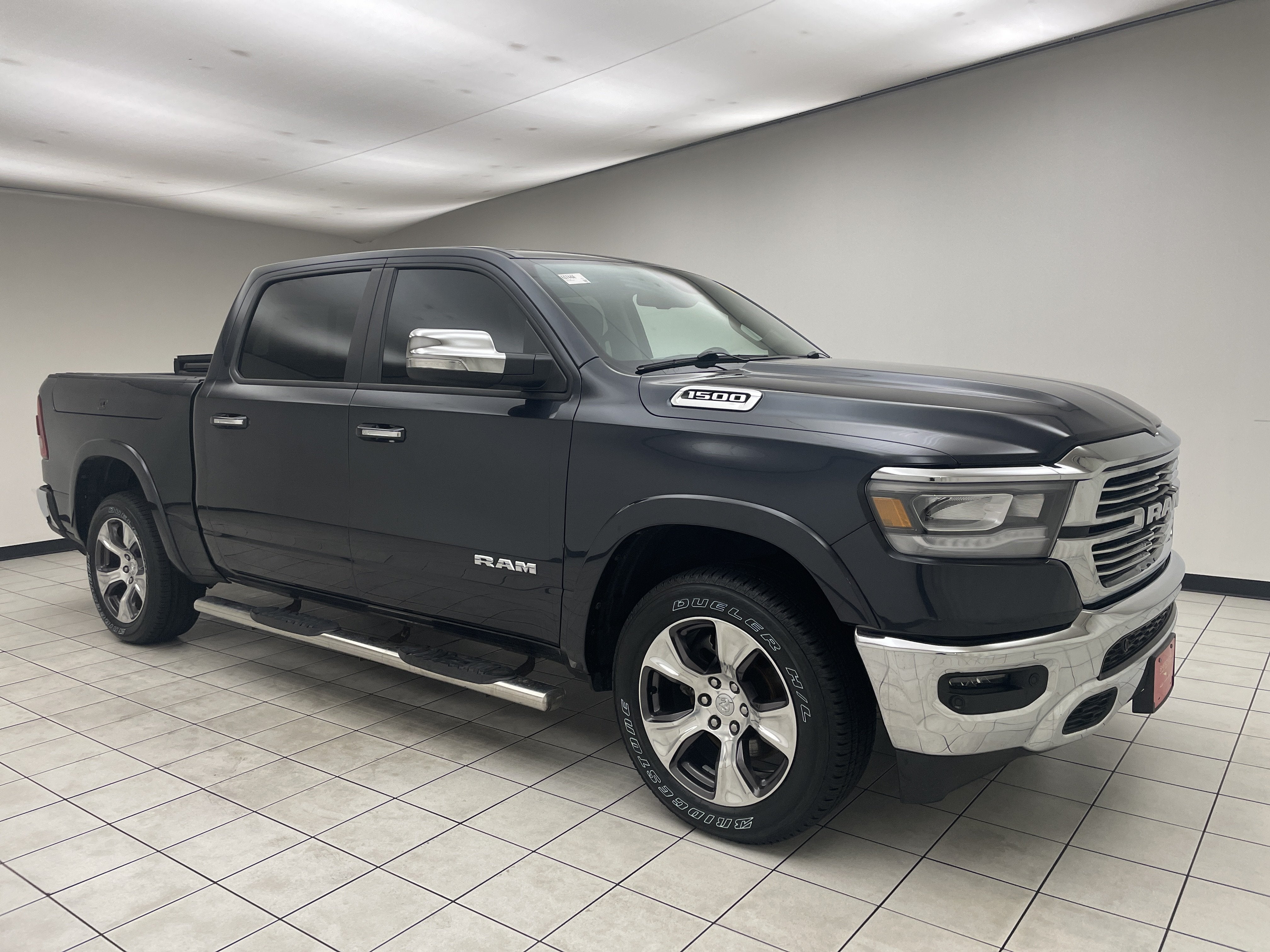 2019 RAM 1500 Laramie Crew Cab 4x4 5'7' Box