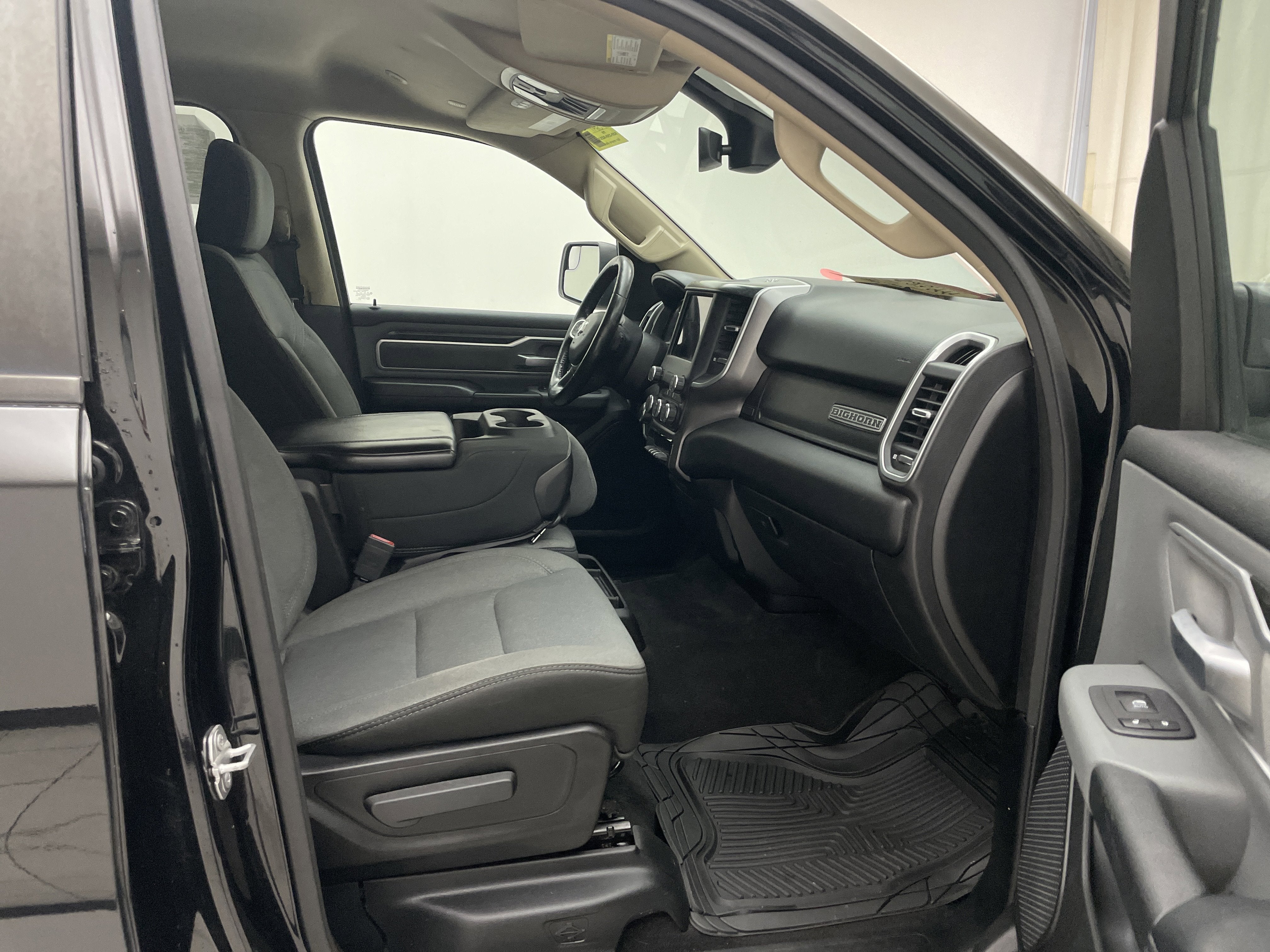 2020 RAM 1500 Big Horn Quad Cab 4x4 6'4' Box