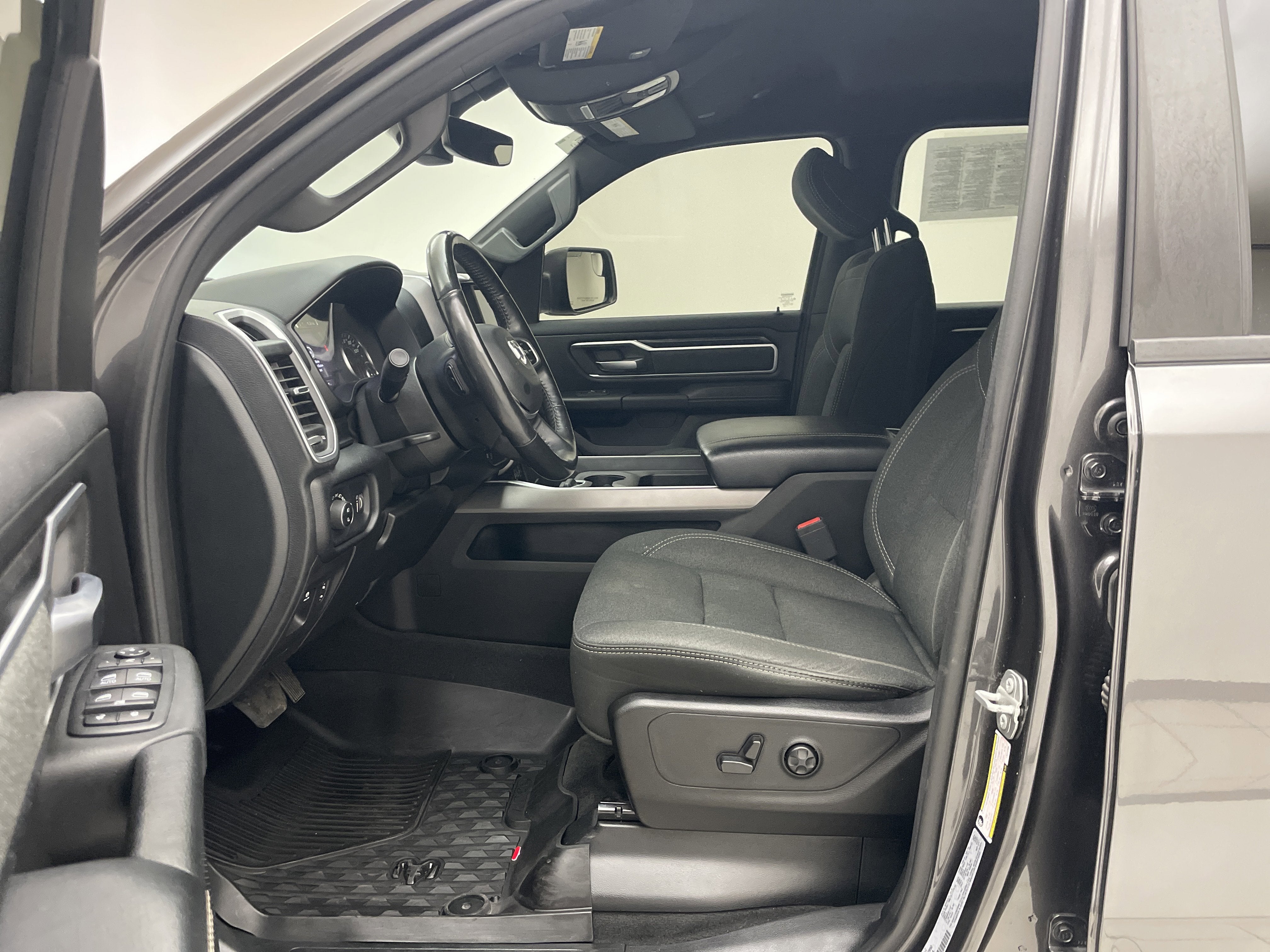 2020 RAM 1500 Big Horn Crew Cab 4x4 5'7' Box