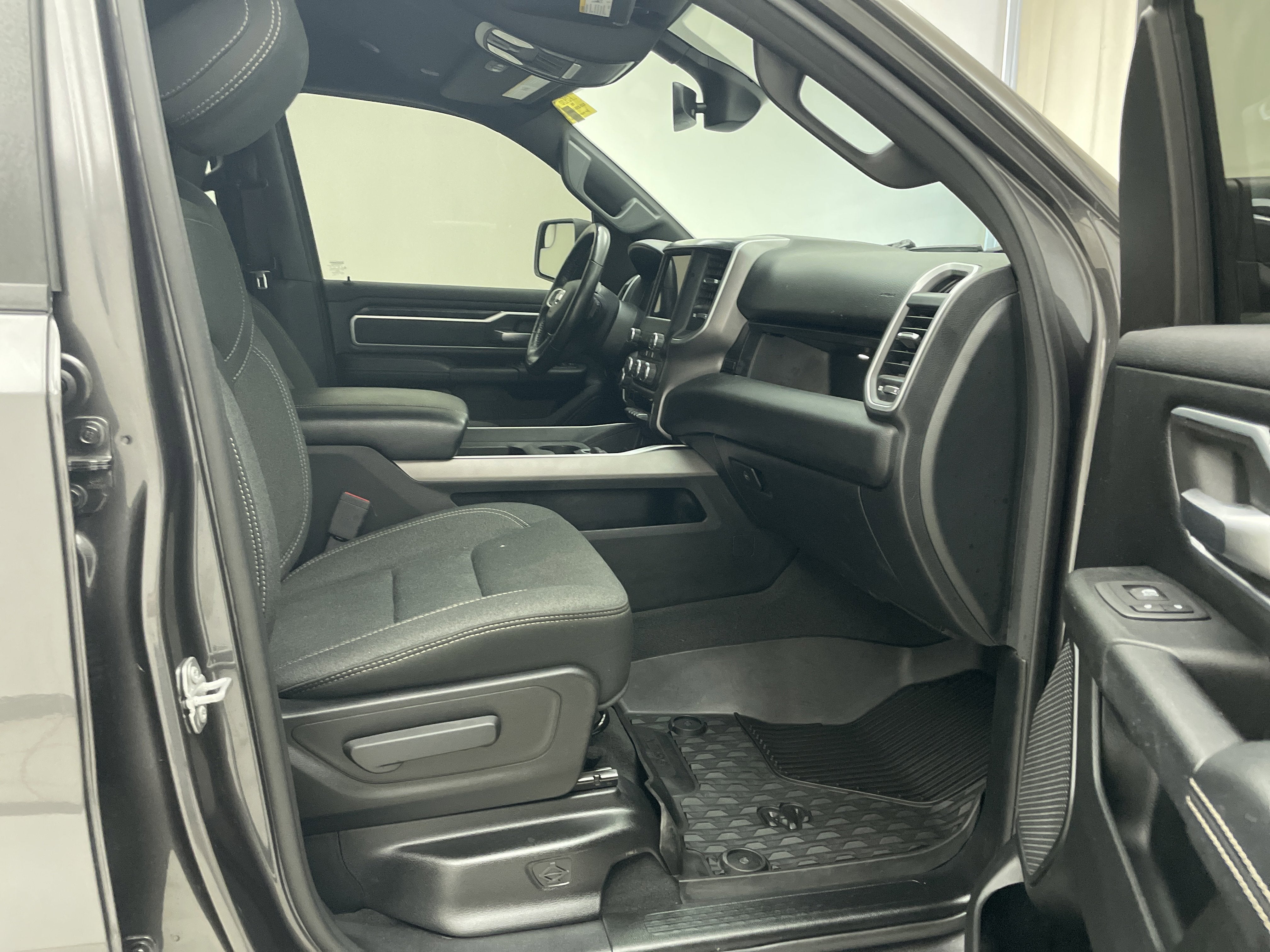 2020 RAM 1500 Big Horn Crew Cab 4x4 5'7' Box