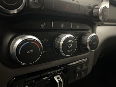 2022 RAM 1500 Big Horn Crew Cab 4x4 5'7' Box