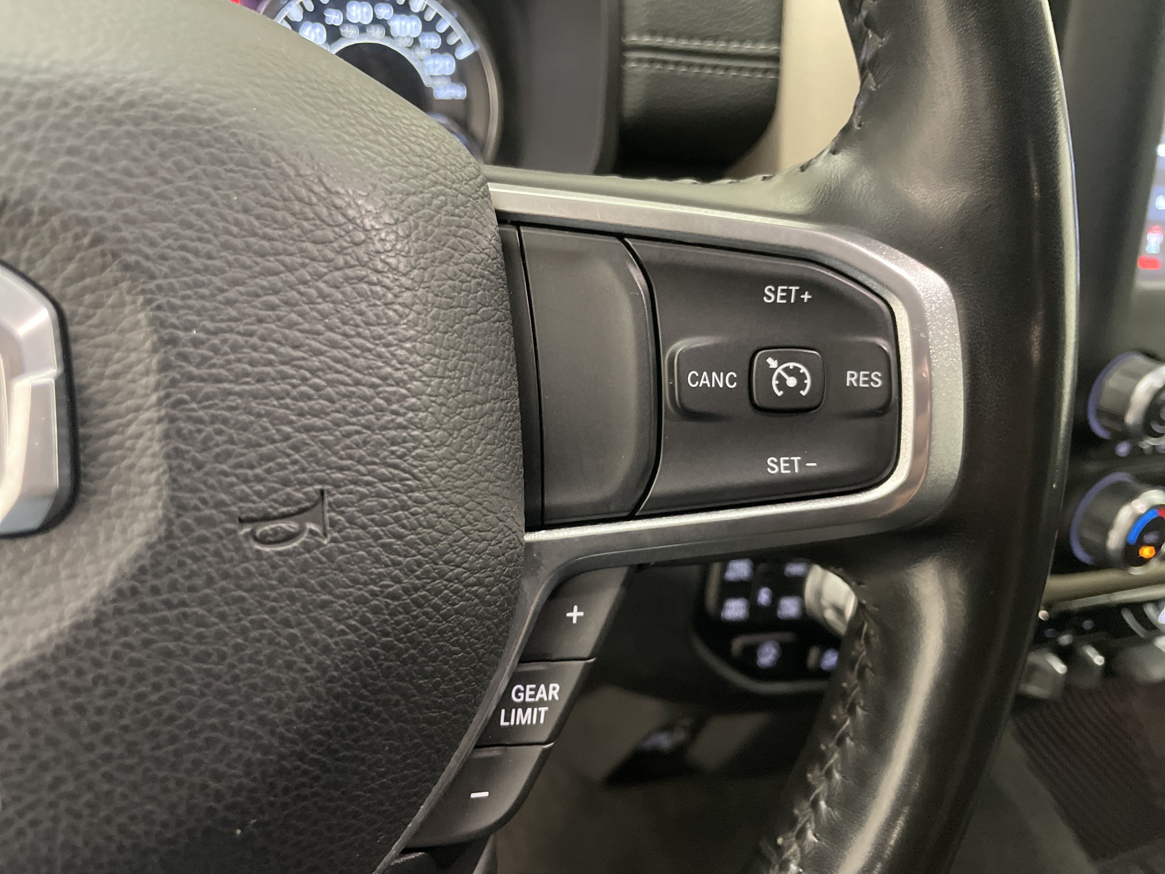2021 RAM 1500 Laramie Crew Cab 4x4 5'7' Box