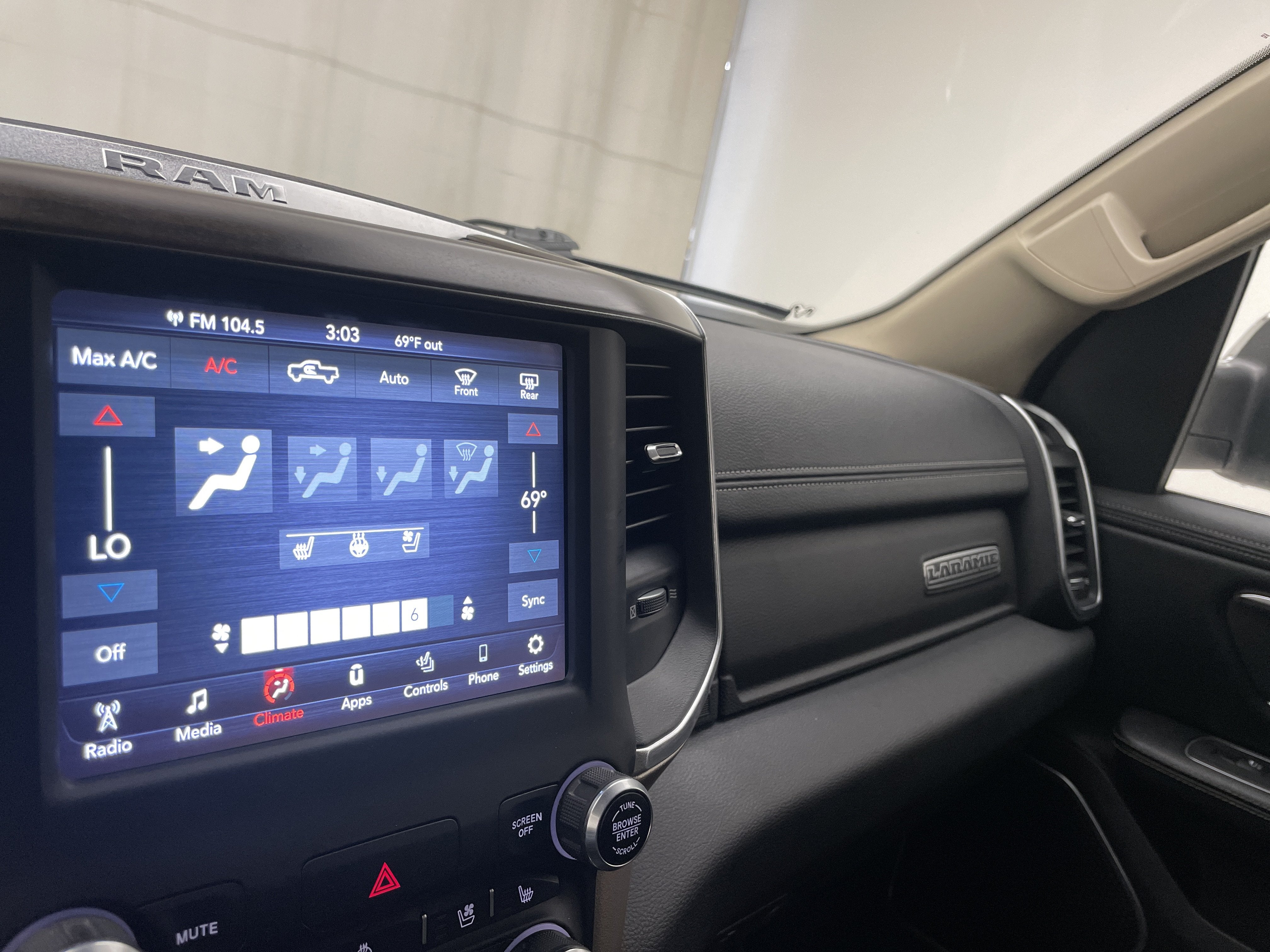 2021 RAM 1500 Laramie Crew Cab 4x4 5'7' Box