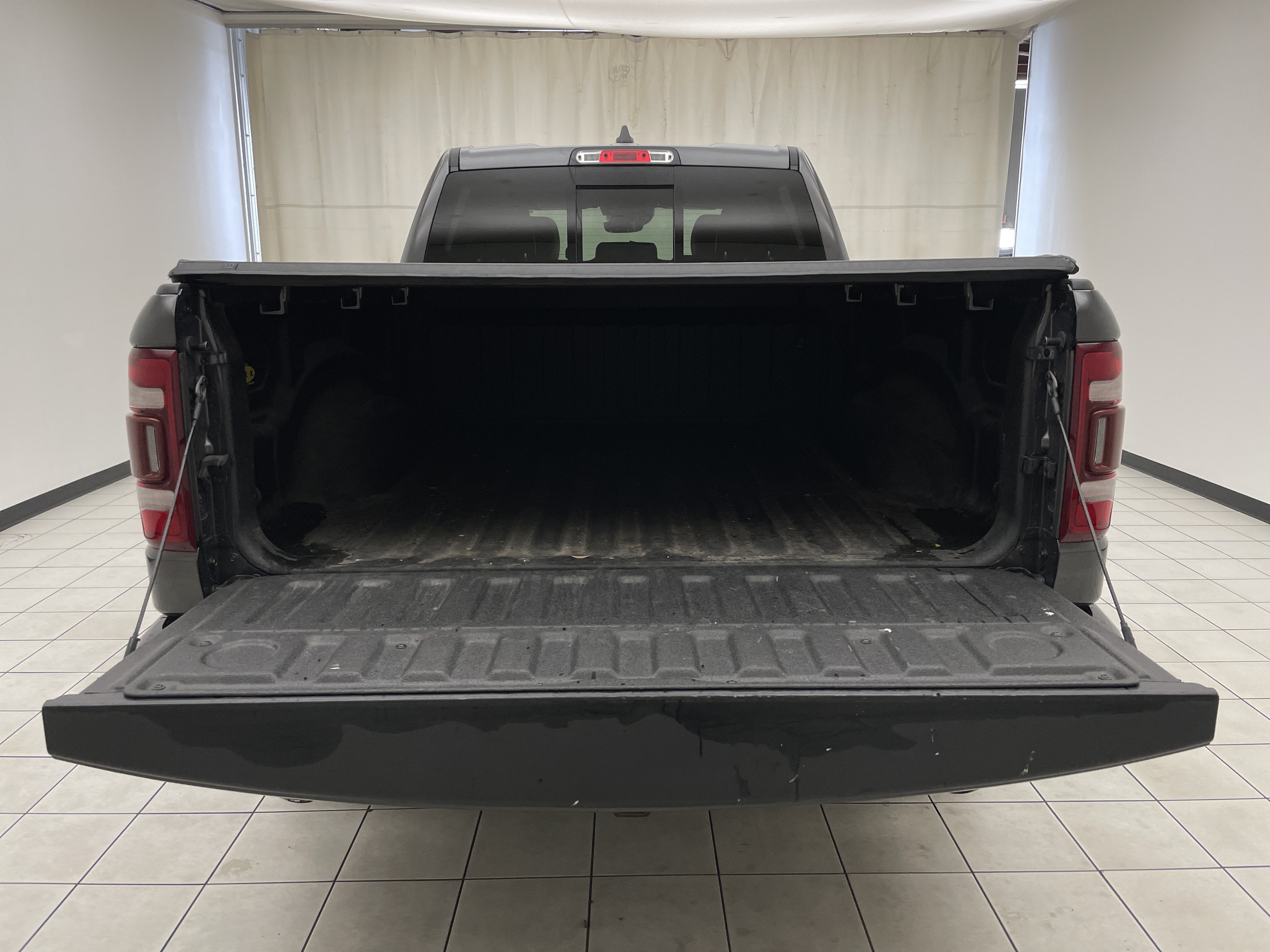 2022 RAM 1500 Laramie Crew Cab 4x4 6'4' Box