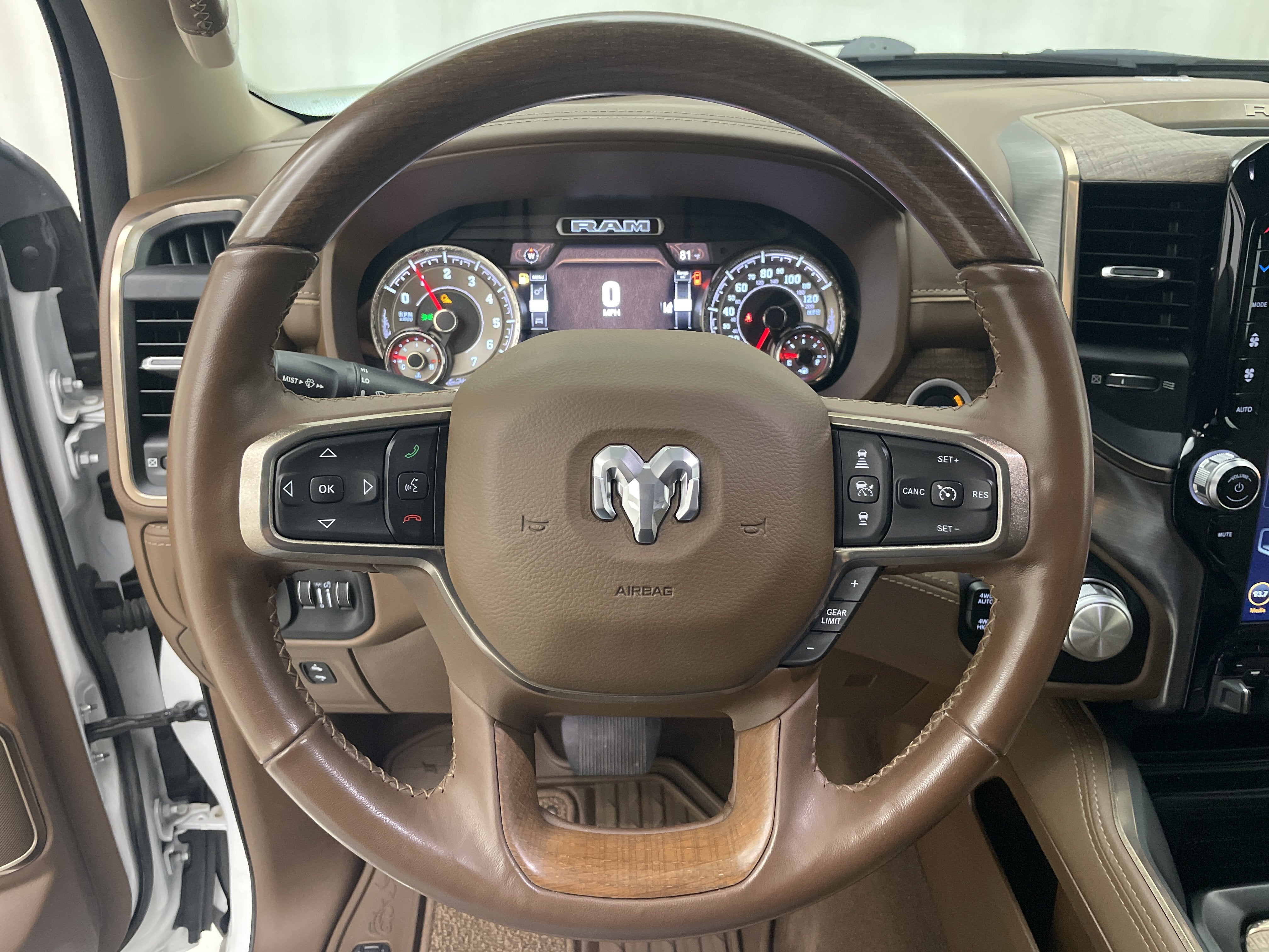 2020 RAM 1500 Laramie Longhorn Crew Cab 4x4 6'4' Box