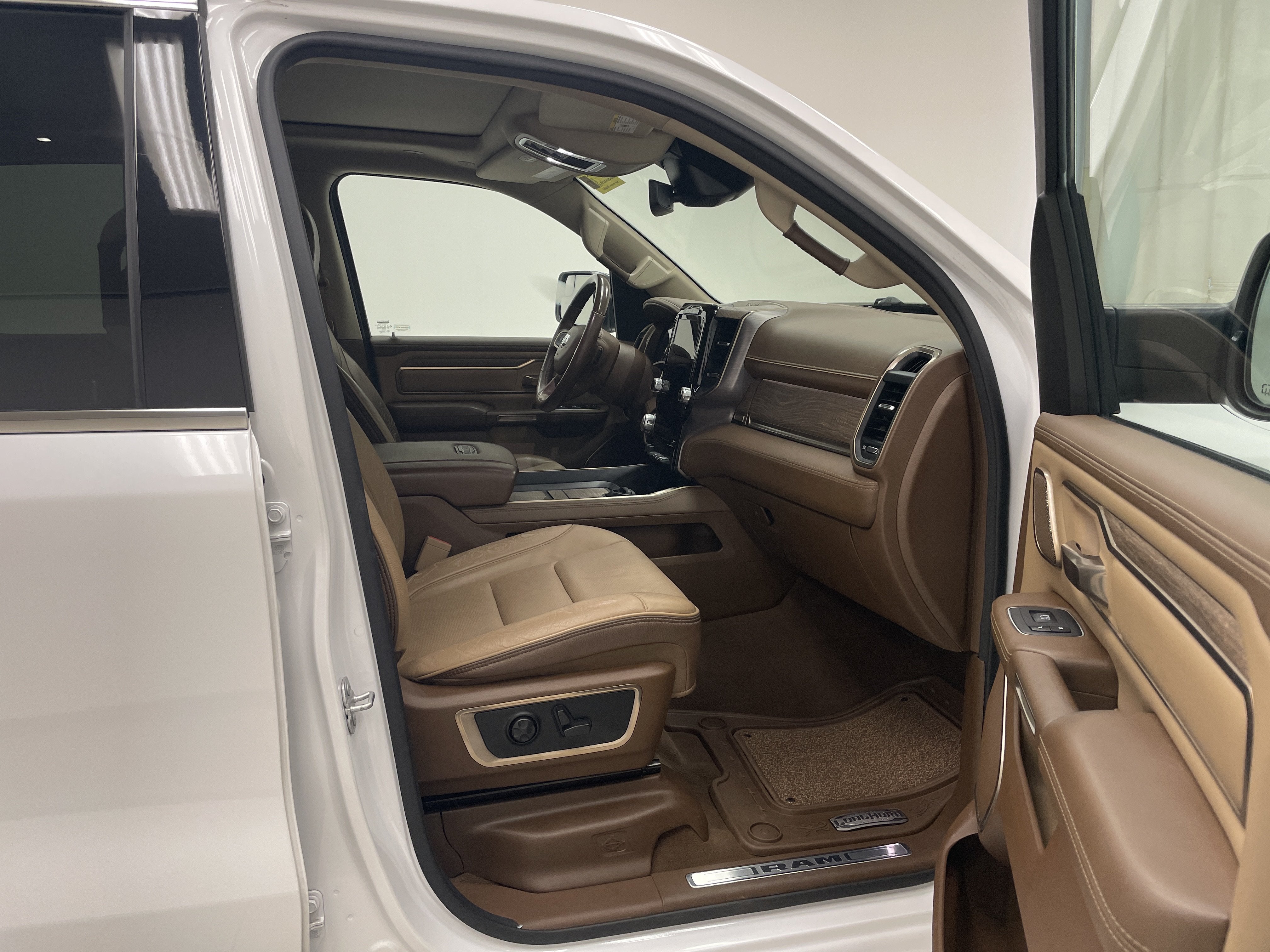 2020 RAM 1500 Laramie Longhorn Crew Cab 4x4 6'4' Box