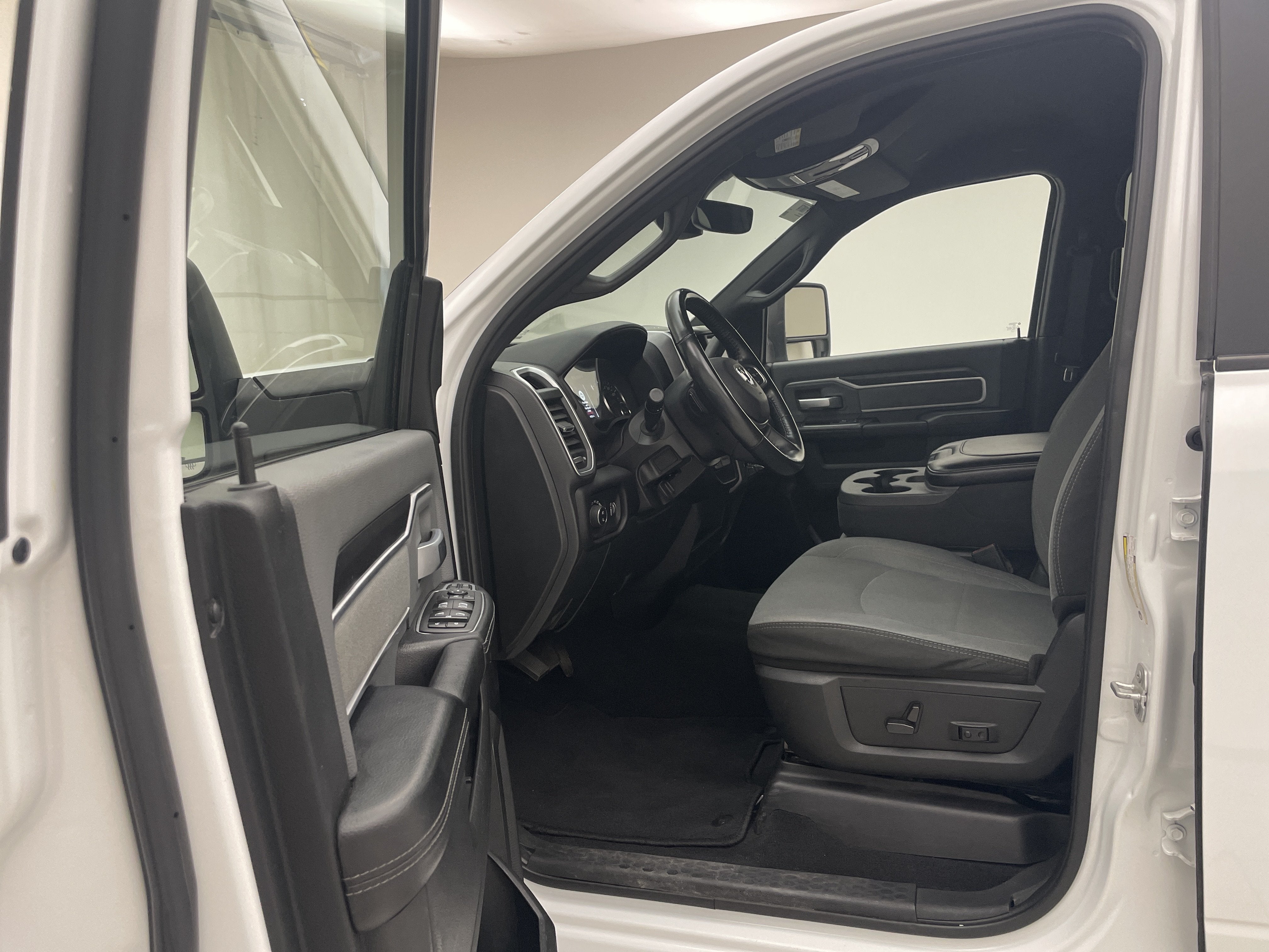 2023 RAM 2500 Big Horn Crew Cab 4x4 6'4' Box